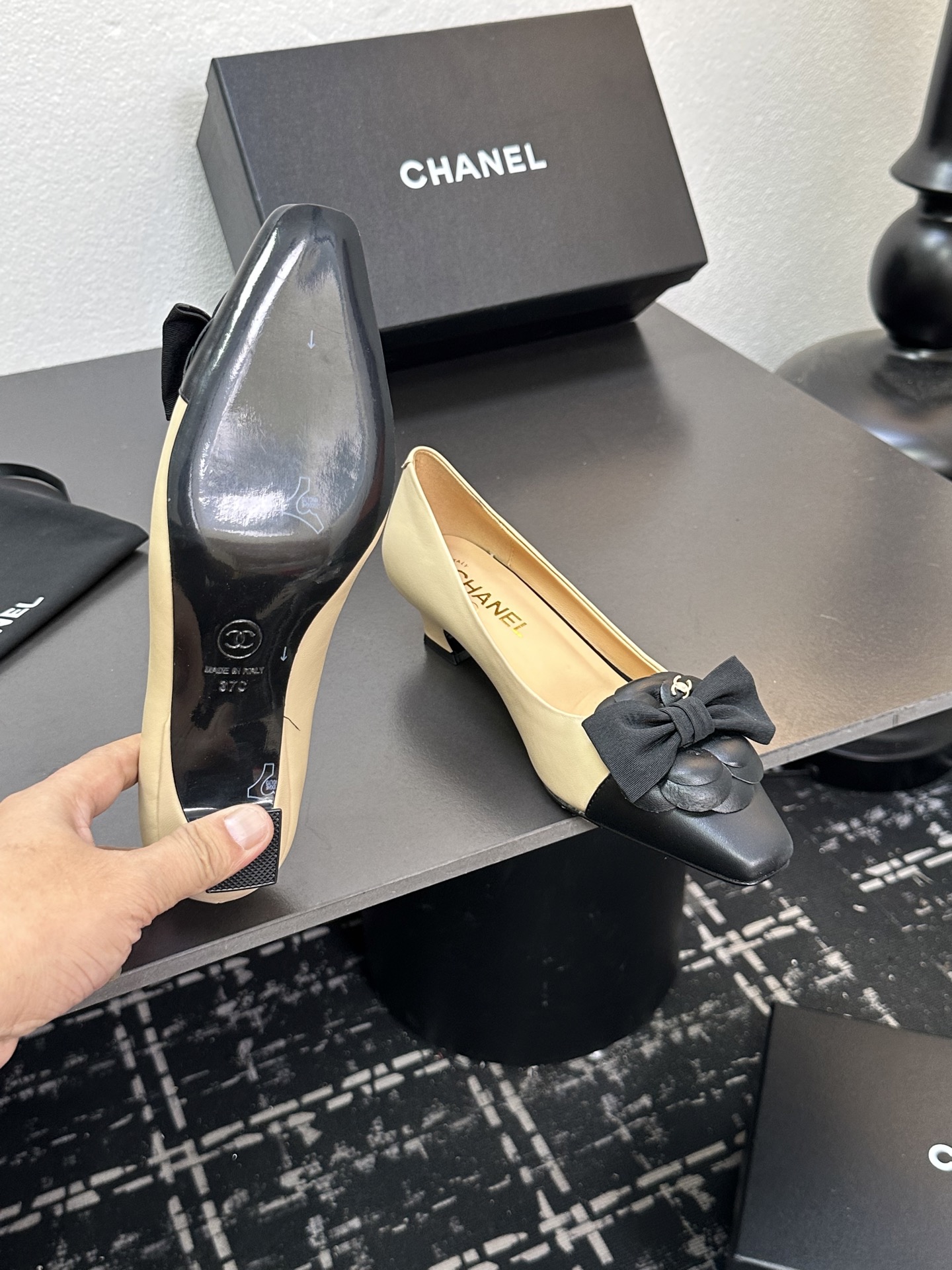 CHANEL シャネル フラットシューズ 本革 ブラック ベージュ 全2色 - 画像 9