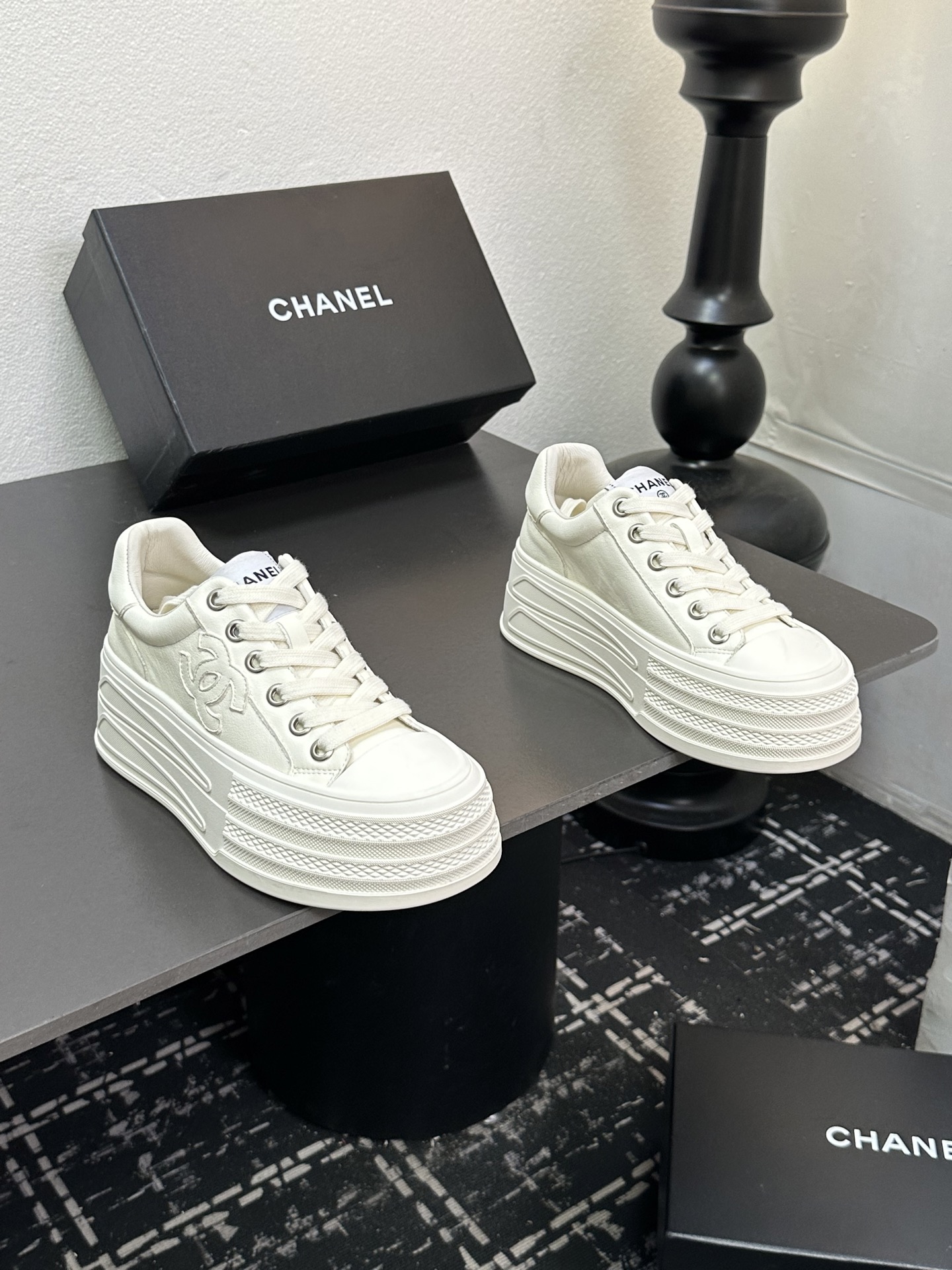 シャネル レディース メンズ 兼用 プラットフォームスニーカー 通勤 通学 シンプル 白 黒 - 画像 2