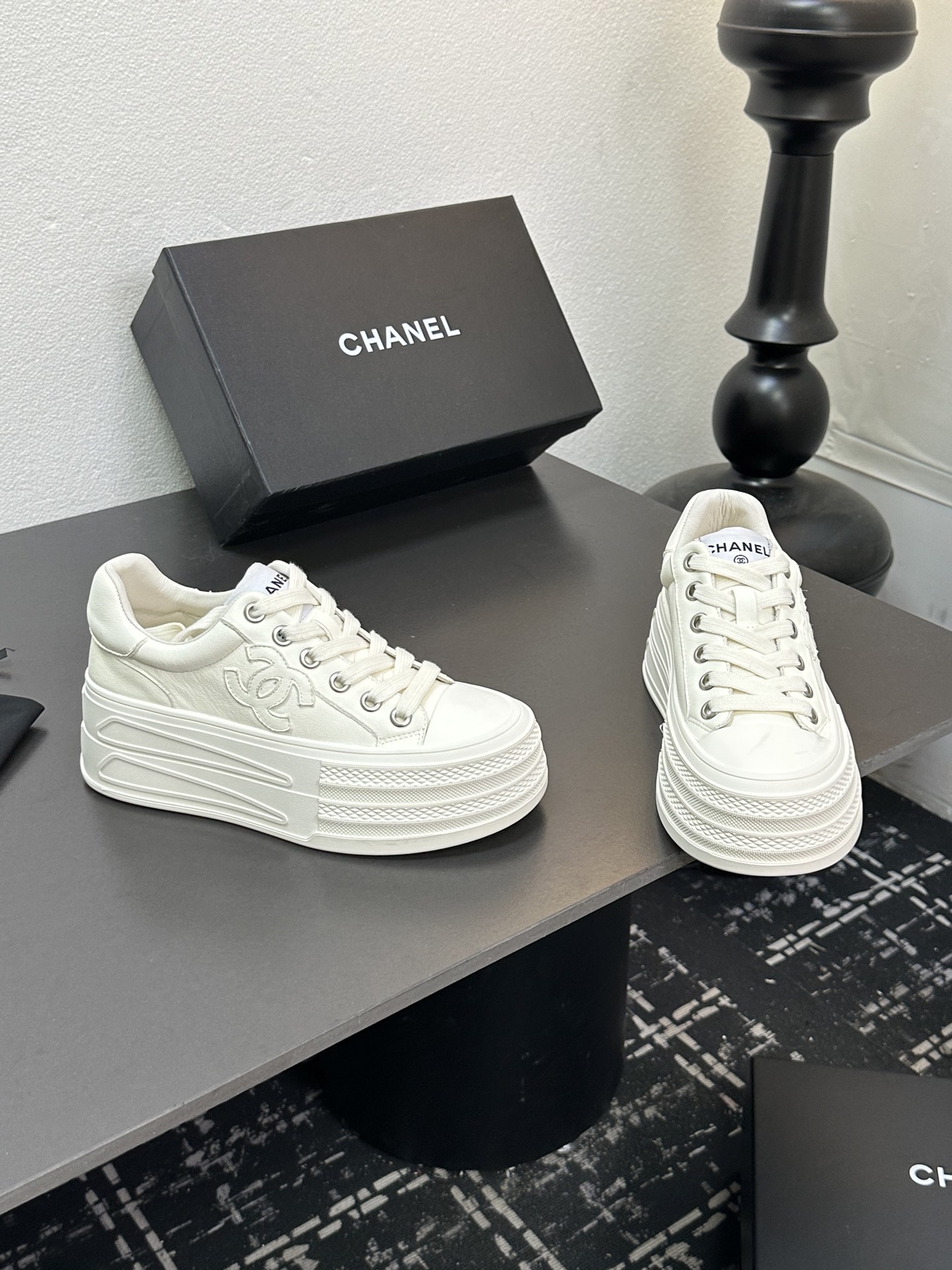 シャネル レディース メンズ 兼用 プラットフォームスニーカー 通勤 通学 シンプル 白 黒 - 画像 3