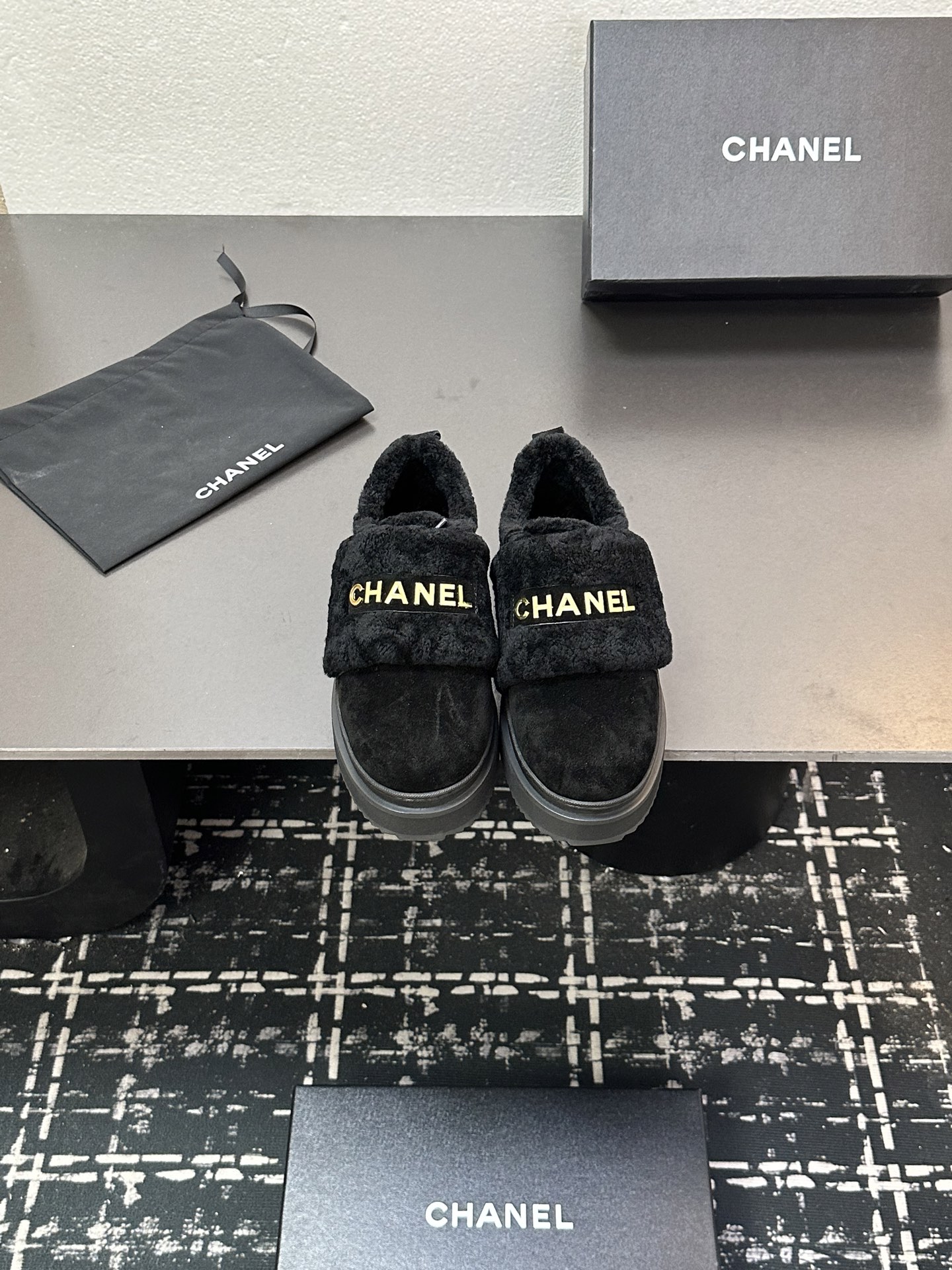 CHANEL シューズ レディース メンズ 兼用 通勤 通学 保温 ローカットスニーカー 黒