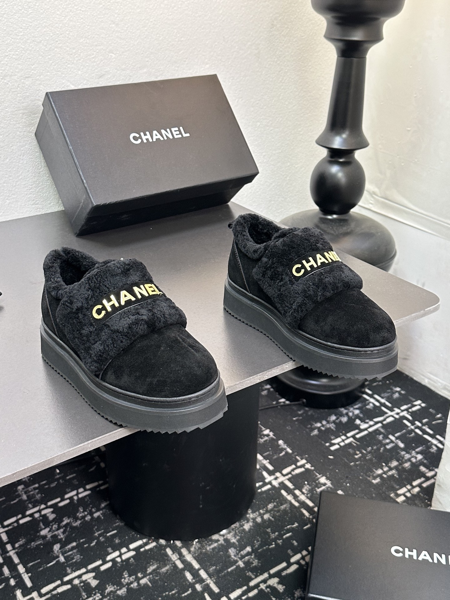 CHANEL シューズ レディース メンズ 兼用 通勤 通学 保温 ローカットスニーカー 黒 - 画像 2