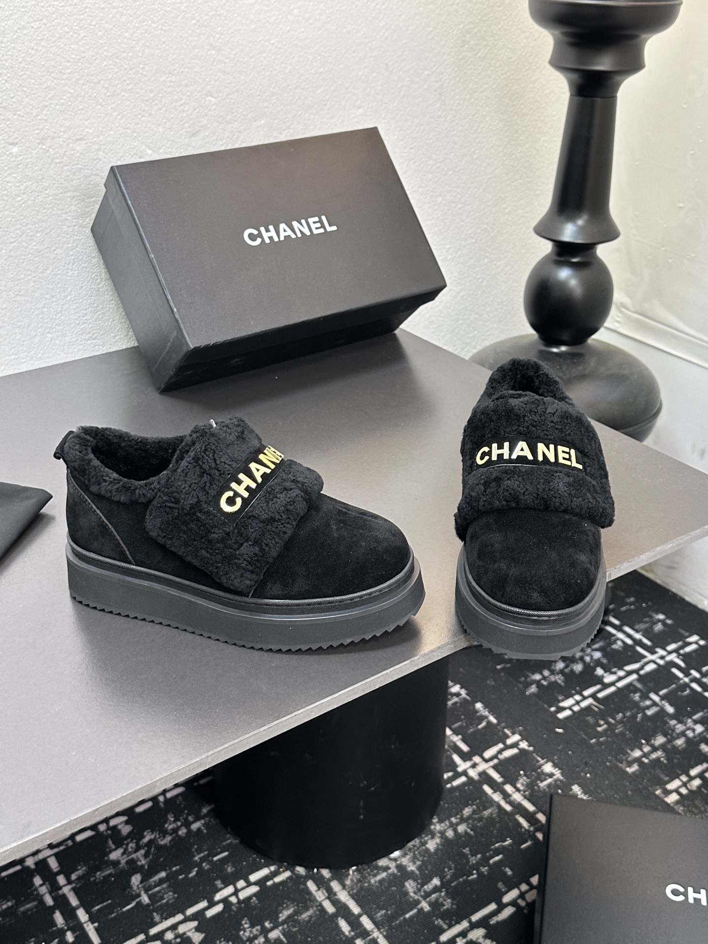 CHANEL シューズ レディース メンズ 兼用 通勤 通学 保温 ローカットスニーカー 黒 - 画像 3