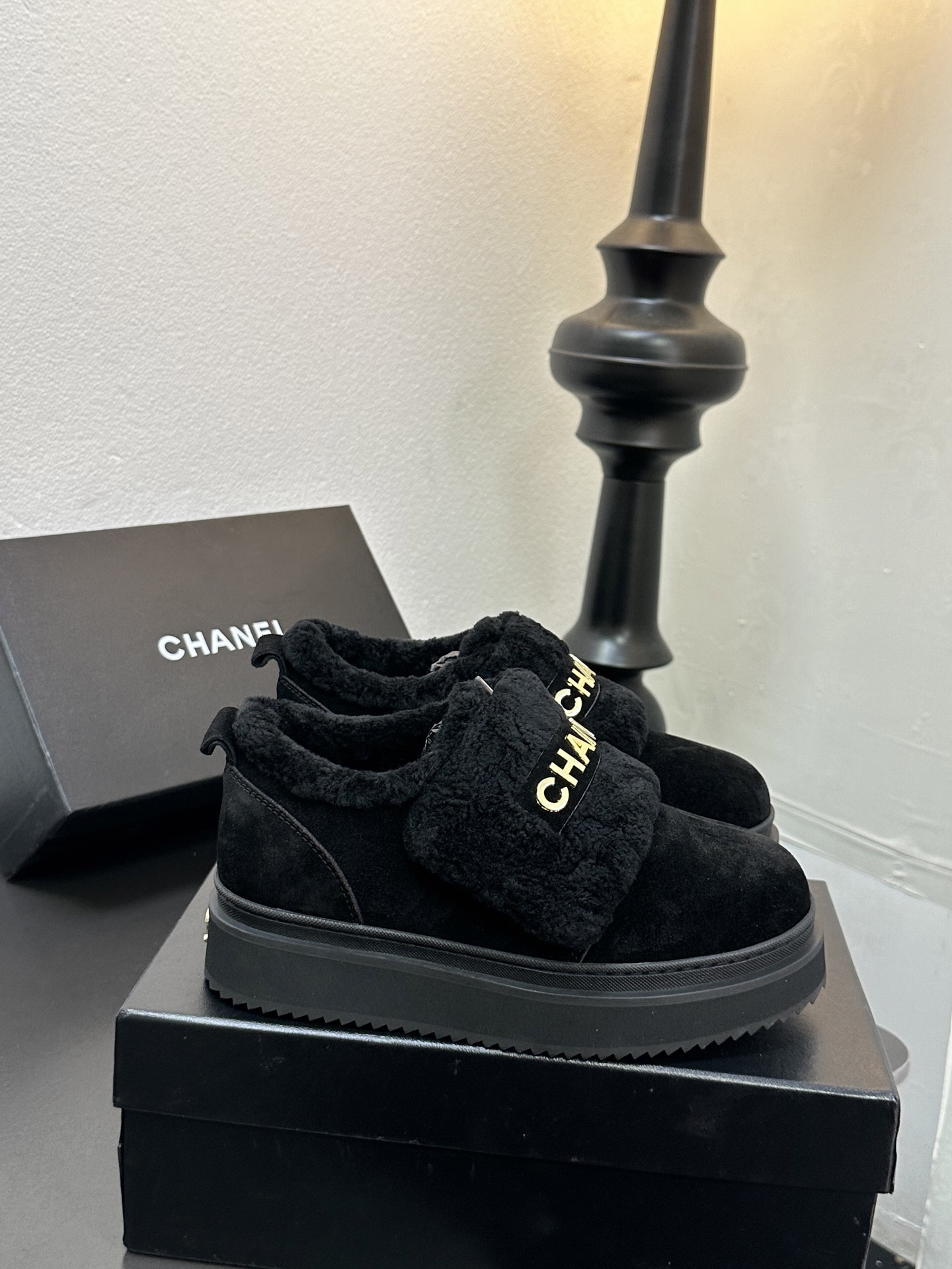 CHANEL シューズ レディース メンズ 兼用 通勤 通学 保温 ローカットスニーカー 黒 - 画像 4