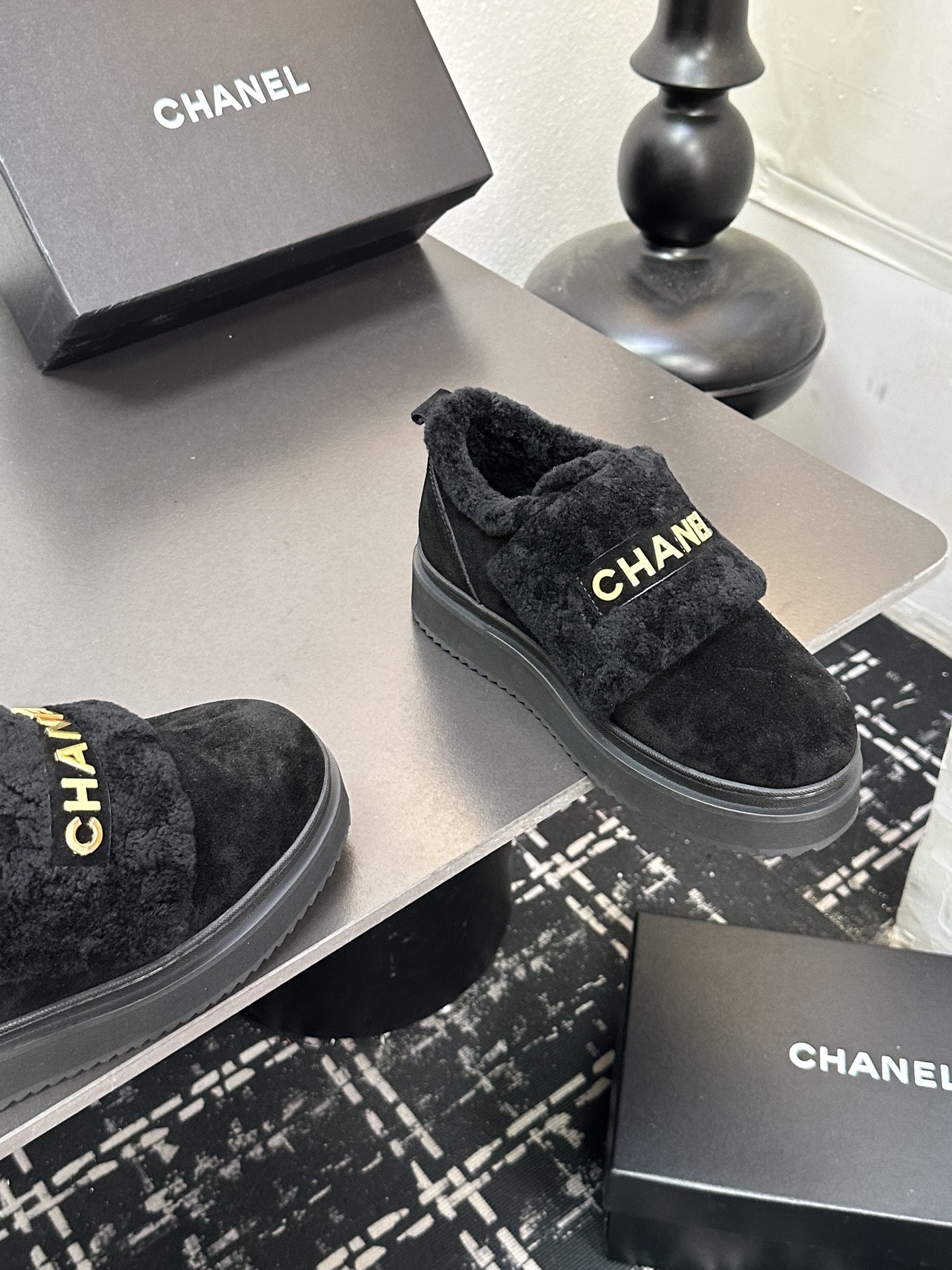 CHANEL シューズ レディース メンズ 兼用 通勤 通学 保温 ローカットスニーカー 黒 - 画像 5