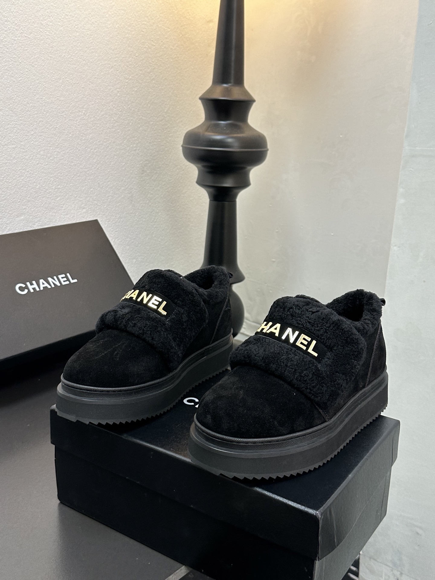 CHANEL シューズ レディース メンズ 兼用 通勤 通学 保温 ローカットスニーカー 黒 - 画像 7