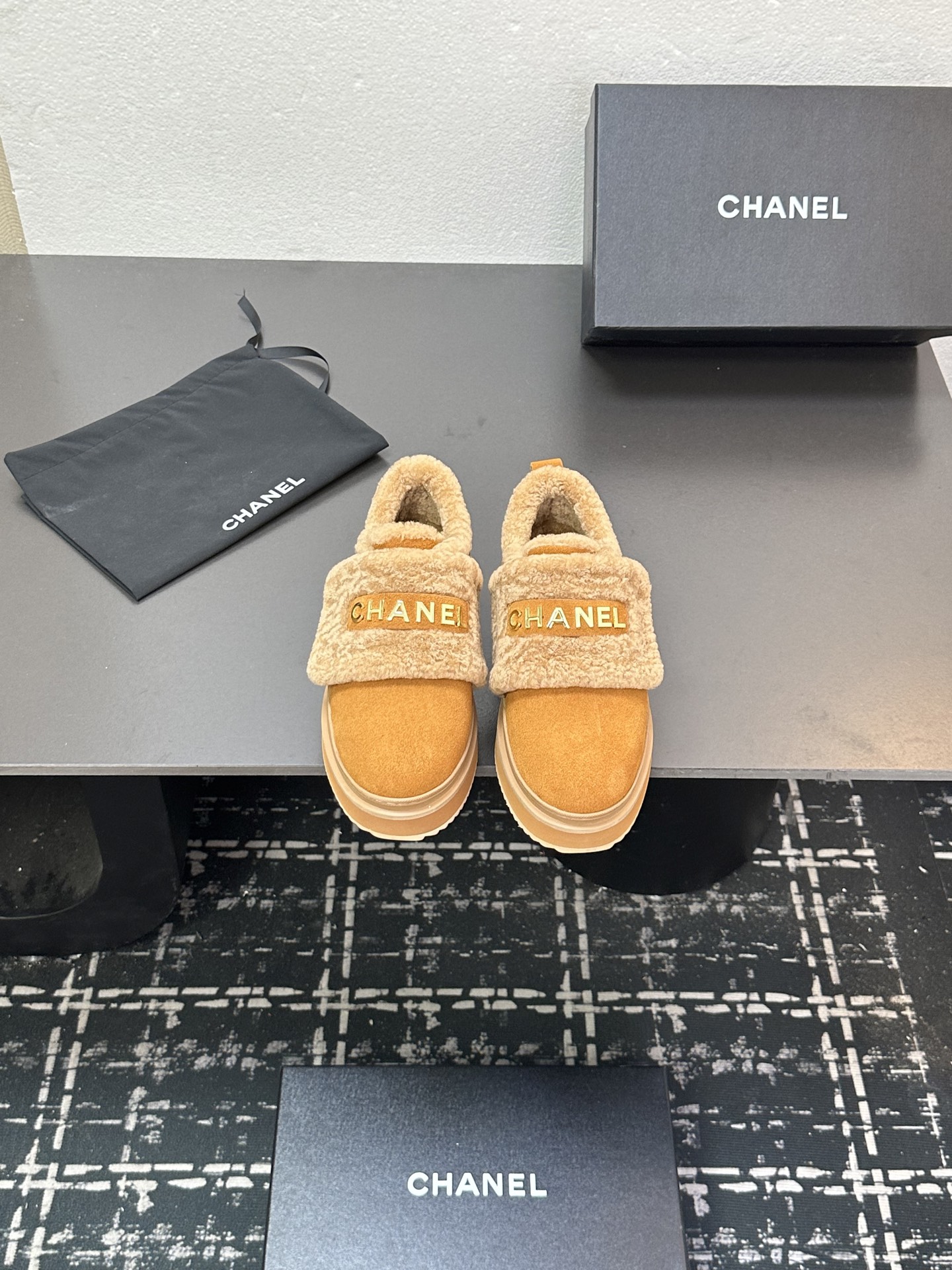 シャネル シューズ 保温スリッポン レディース メンズ兼用 ファー付き プラットフォーム 靴 黒 ベージュ 35〜60文字