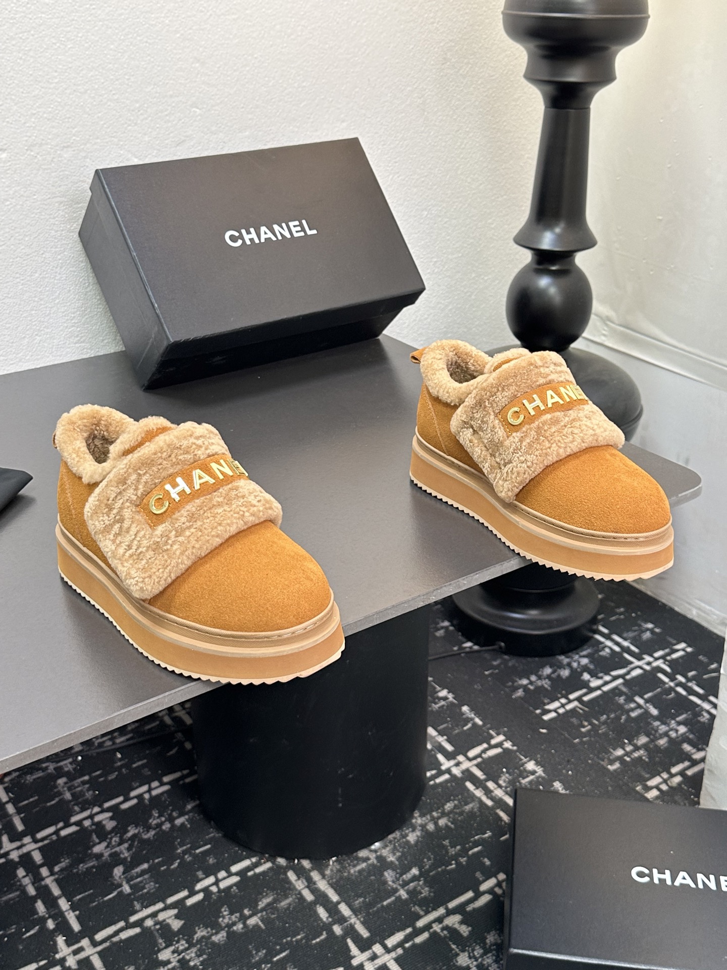 シャネル シューズ 保温スリッポン レディース メンズ兼用 ファー付き プラットフォーム 靴 黒 ベージュ 35〜60文字 - 画像 2