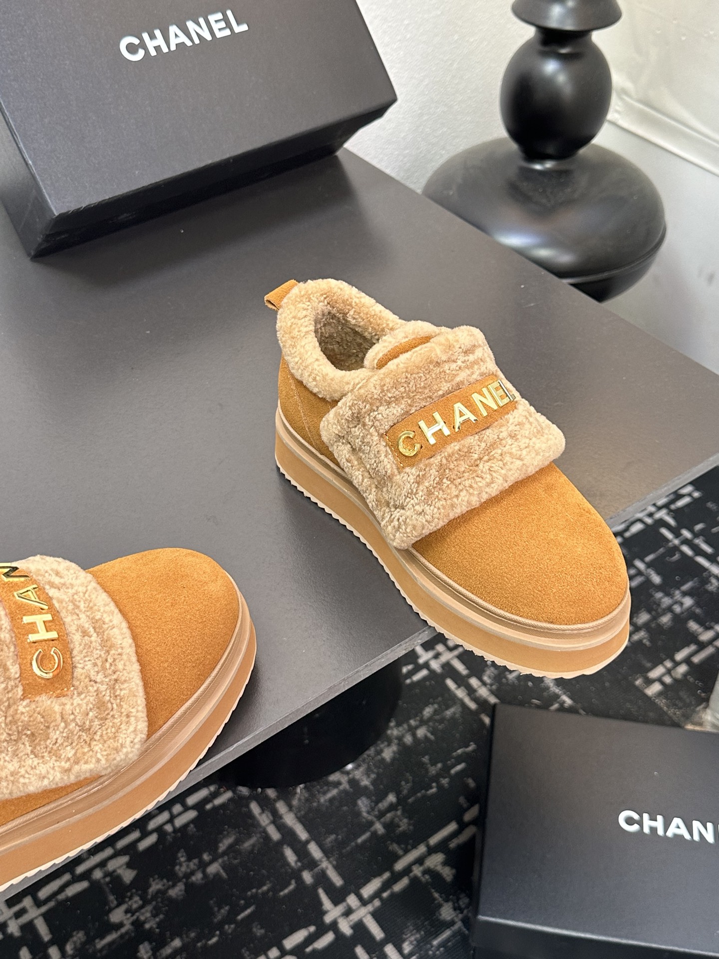 シャネル シューズ 保温スリッポン レディース メンズ兼用 ファー付き プラットフォーム 靴 黒 ベージュ 35〜60文字 - 画像 5