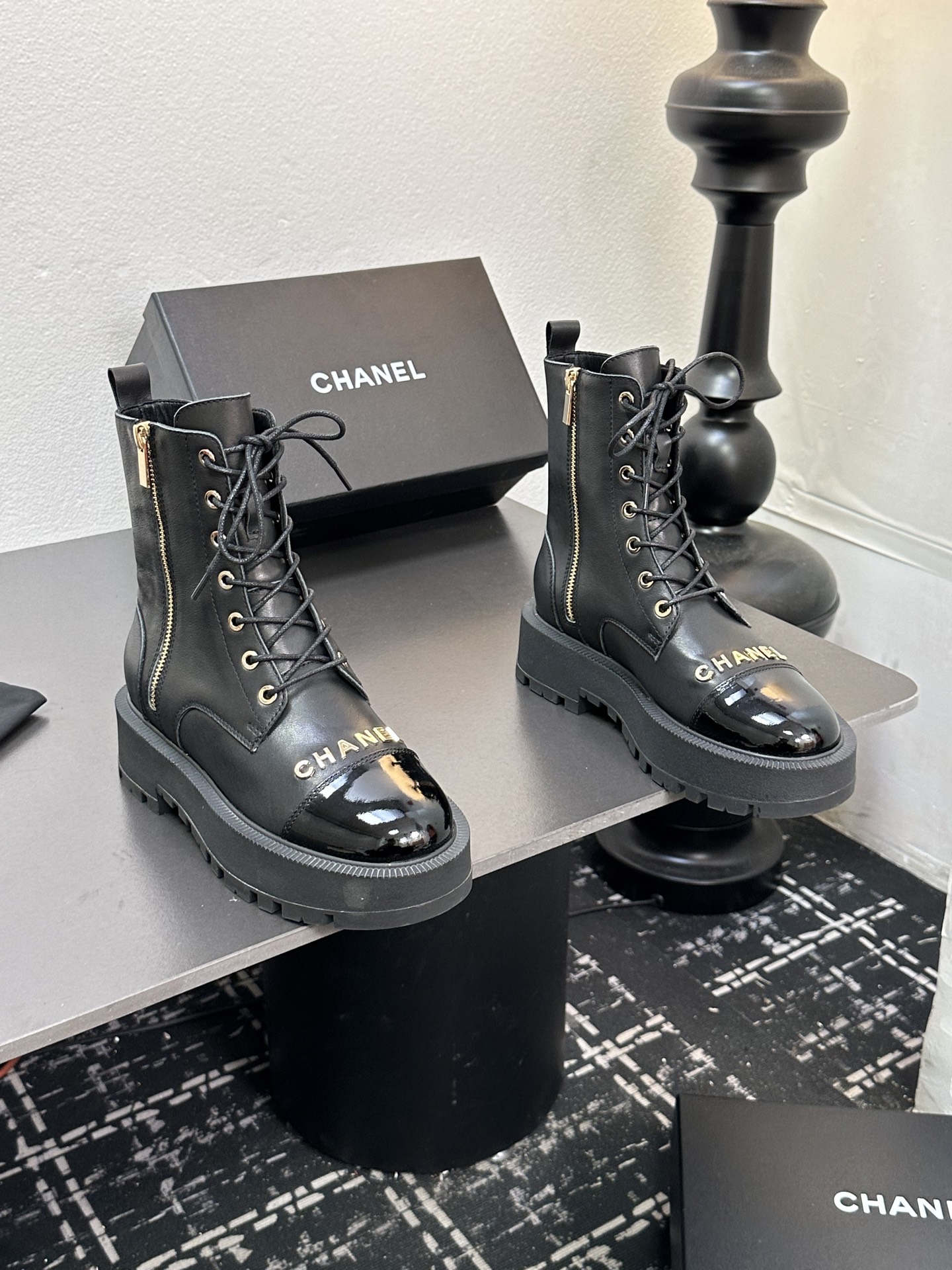 CHANEL チャンエル 本革 ブーツ レディース メンズ 兼用 通勤 通学 2WAY 黒 - 画像 2