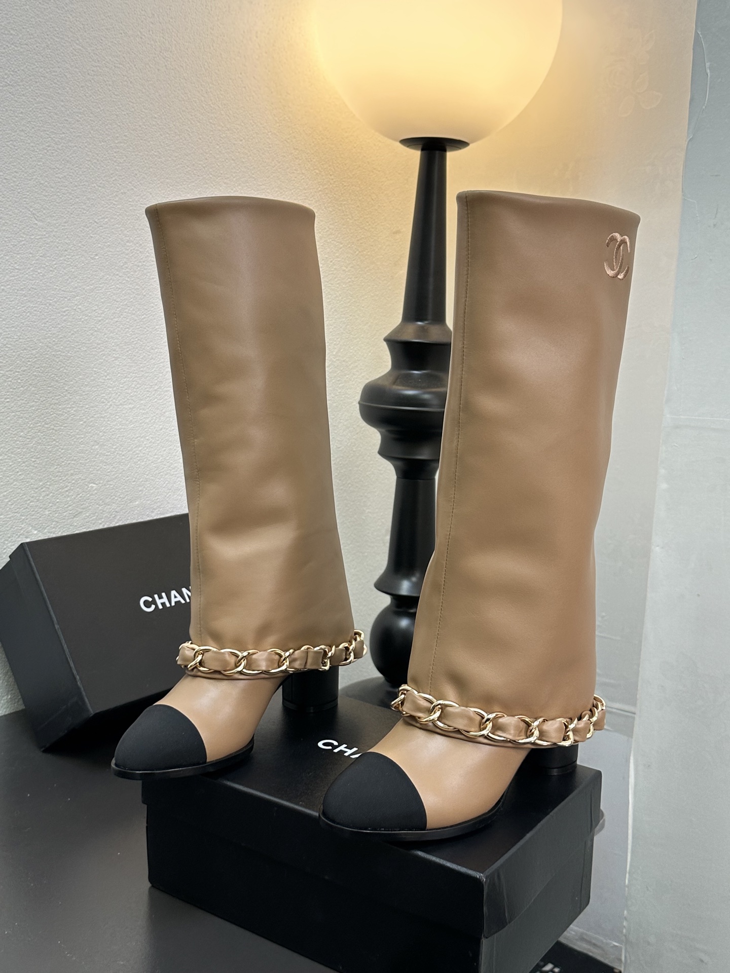 CHANEL シャネル ブーツ フェミニン ブーツ ブラック ベージュ 全2色 - 画像 7