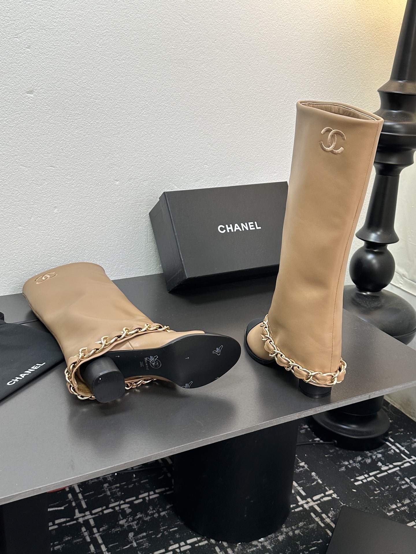 CHANEL シャネル ブーツ フェミニン ブーツ ブラック ベージュ 全2色 - 画像 9