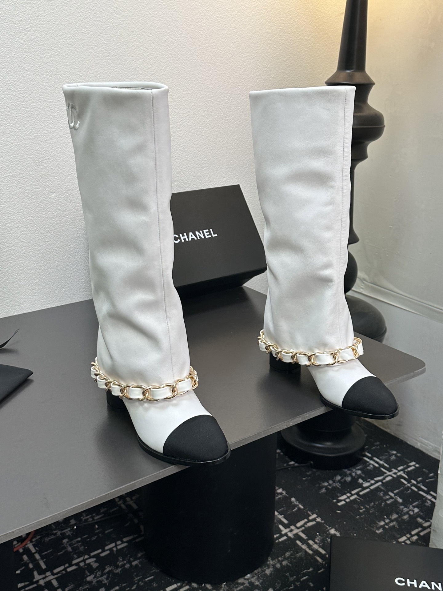 シャネル ショートブーツ レディース メンズ兼用 シルバー チェーン ブラック 白 通勤 通学 2WAY 丸洗いOK シンプル ファッション ブーツ 39 40 41 42 - 画像 2