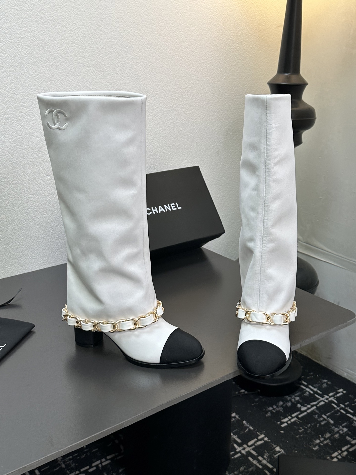 シャネル ショートブーツ レディース メンズ兼用 シルバー チェーン ブラック 白 通勤 通学 2WAY 丸洗いOK シンプル ファッション ブーツ 39 40 41 42 - 画像 3