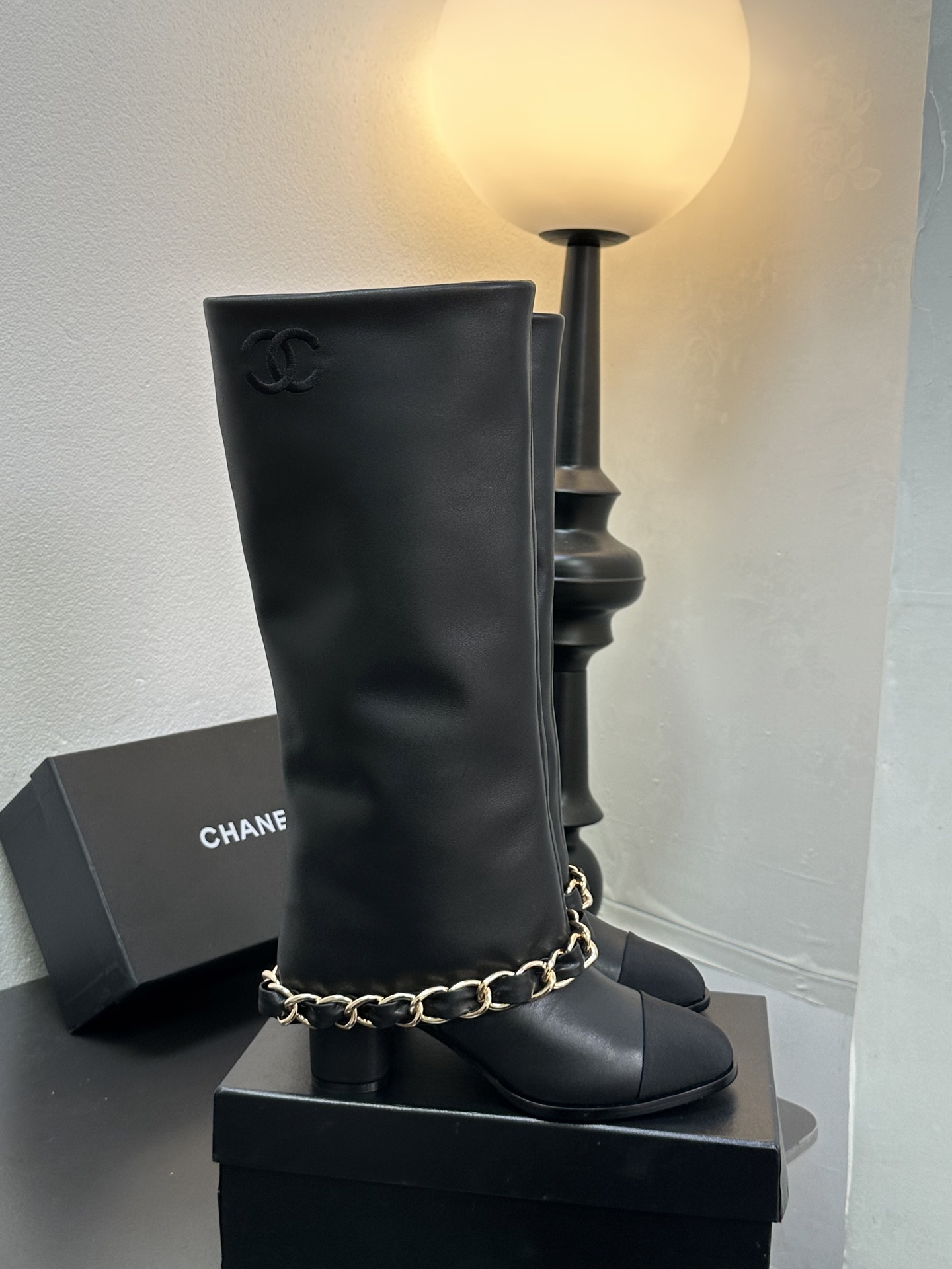 CHANEL シャネル ブーツ 本革 チェーン ブラック - 画像 4