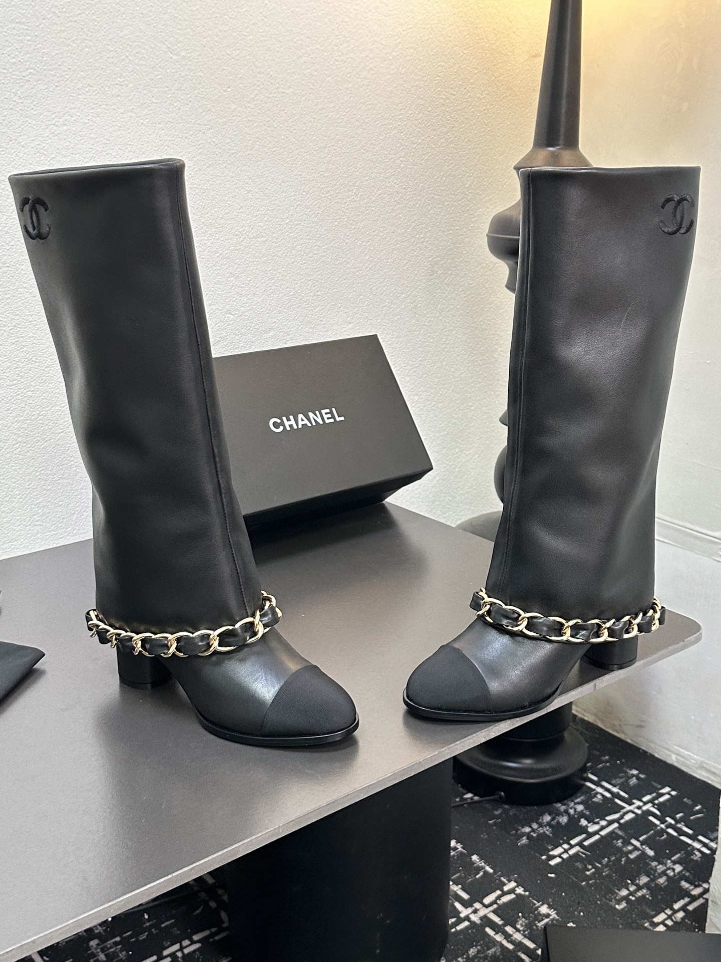 CHANEL シャネル ブーツ 本革 チェーン ブラック - 画像 6