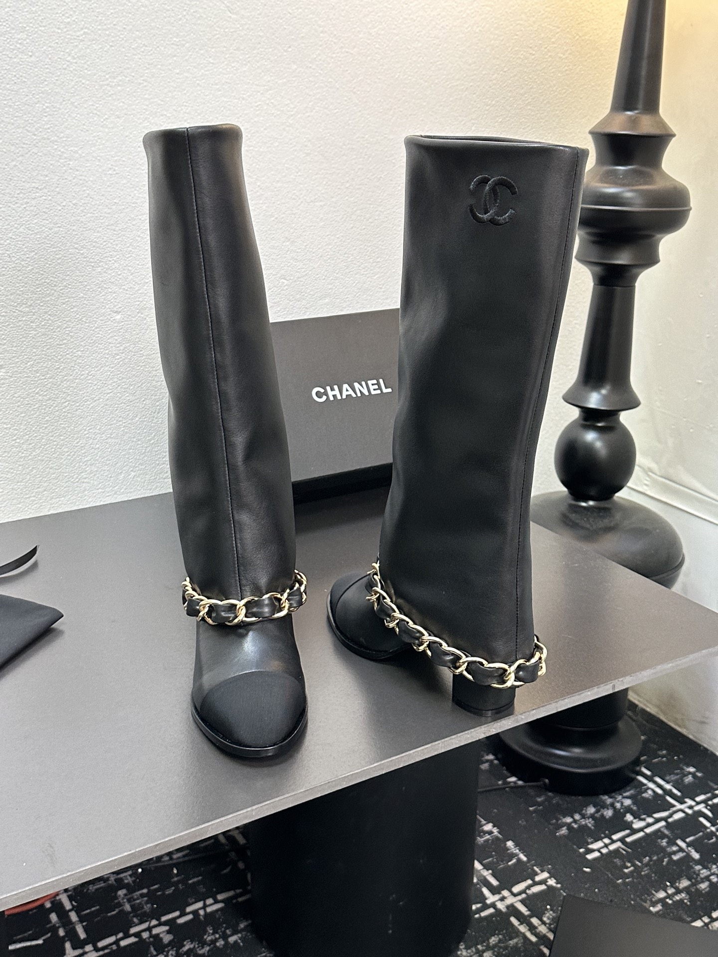 CHANEL シャネル ブーツ 本革 チェーン ブラック - 画像 8