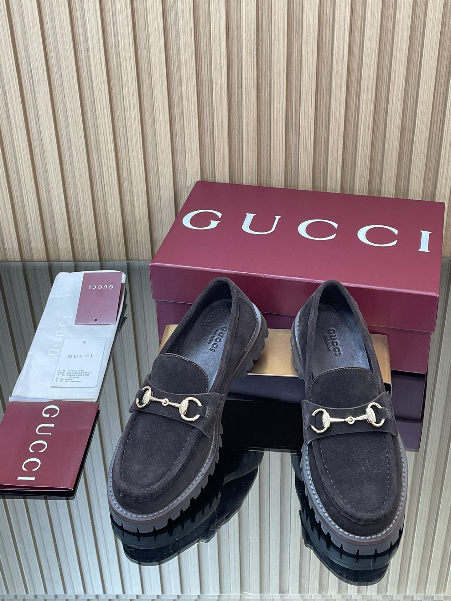 GUCCI グッチ ローファー 本革 メンズ 通勤 黒 142字