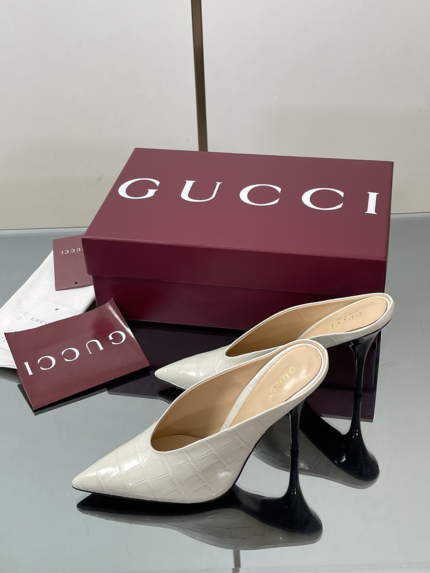 GUCCI グッチ フラットパンプス 本革 通勤 通学 ブラック - 画像 4