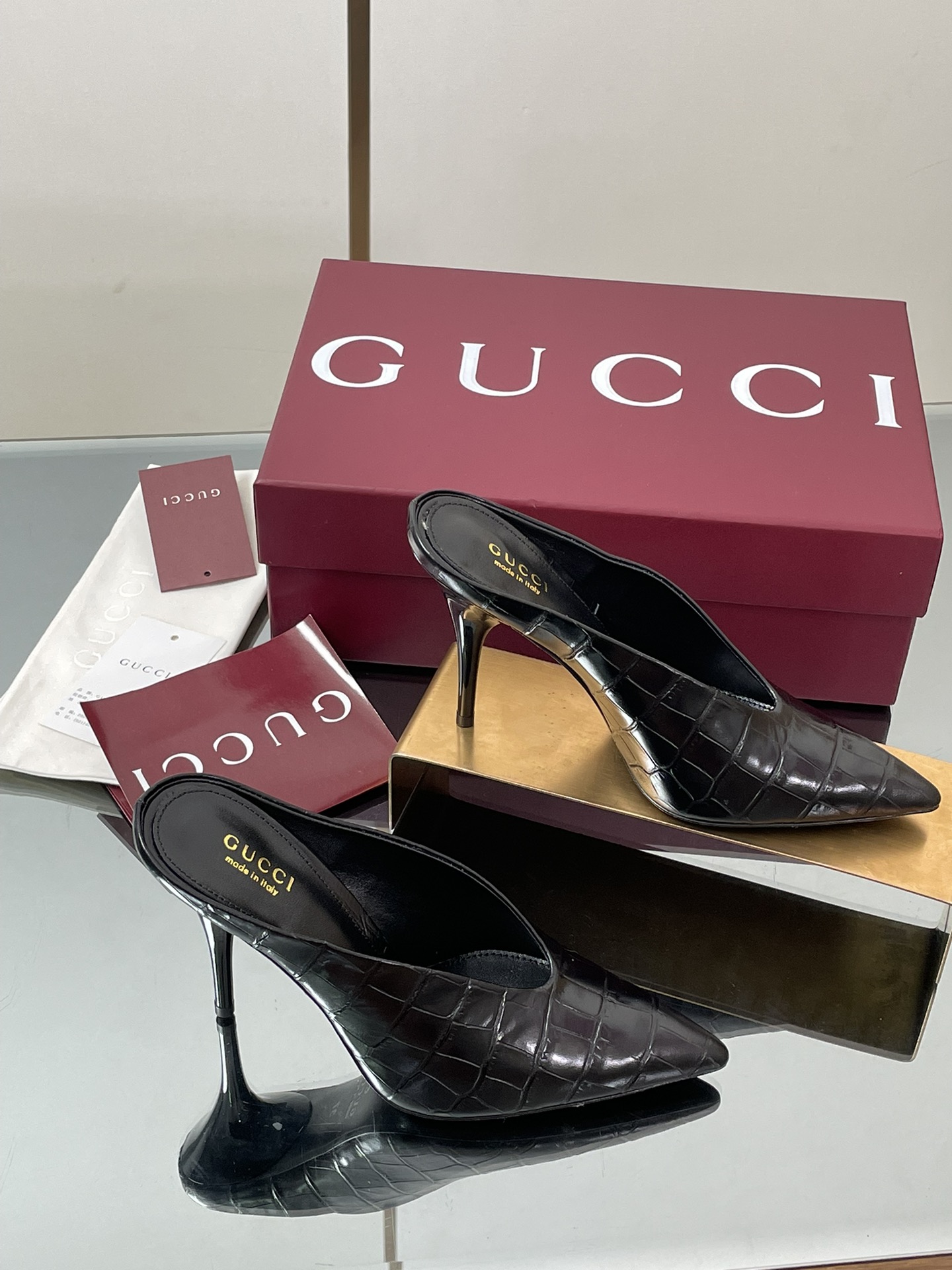 GUCCI グッチ レディース スリッポン 高級本革 ポインテッドトゥ 黒色