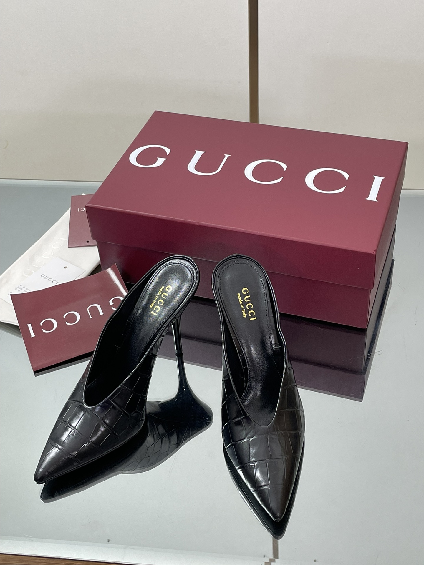 GUCCI グッチ レディース スリッポン 高級本革 ポインテッドトゥ 黒色 - 画像 2