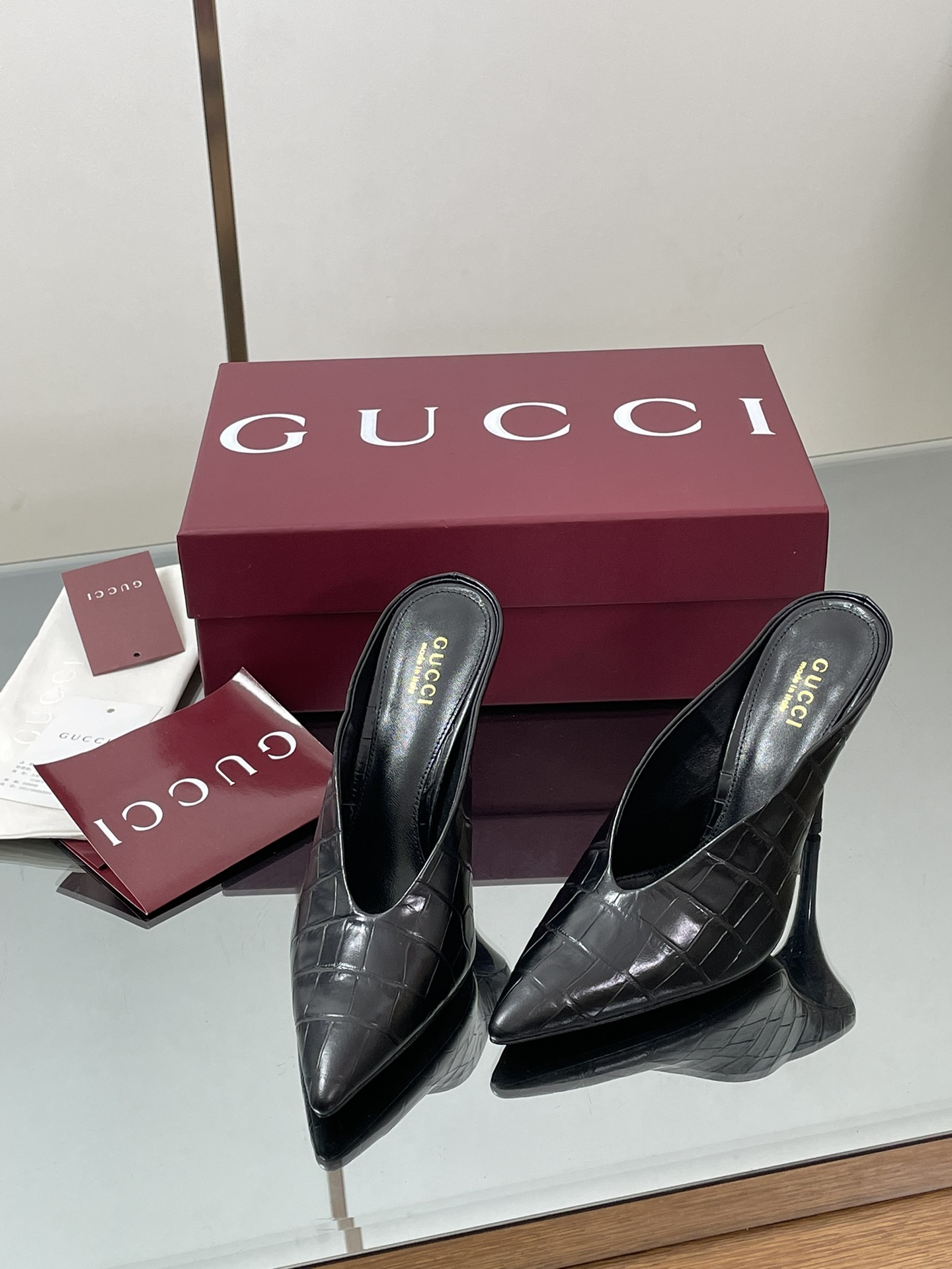 GUCCI グッチ レディース スリッポン 高級本革 ポインテッドトゥ 黒色 - 画像 3