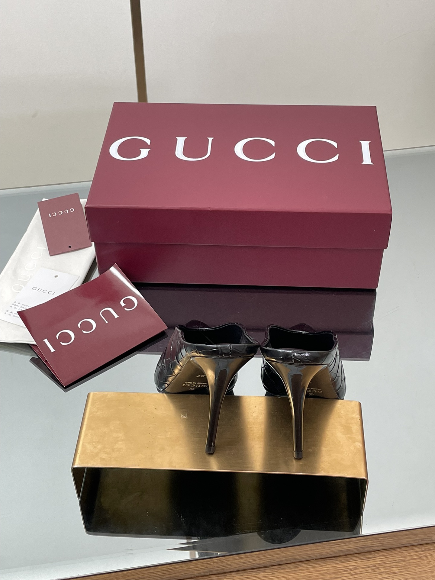 GUCCI グッチ レディース スリッポン 高級本革 ポインテッドトゥ 黒色 - 画像 5