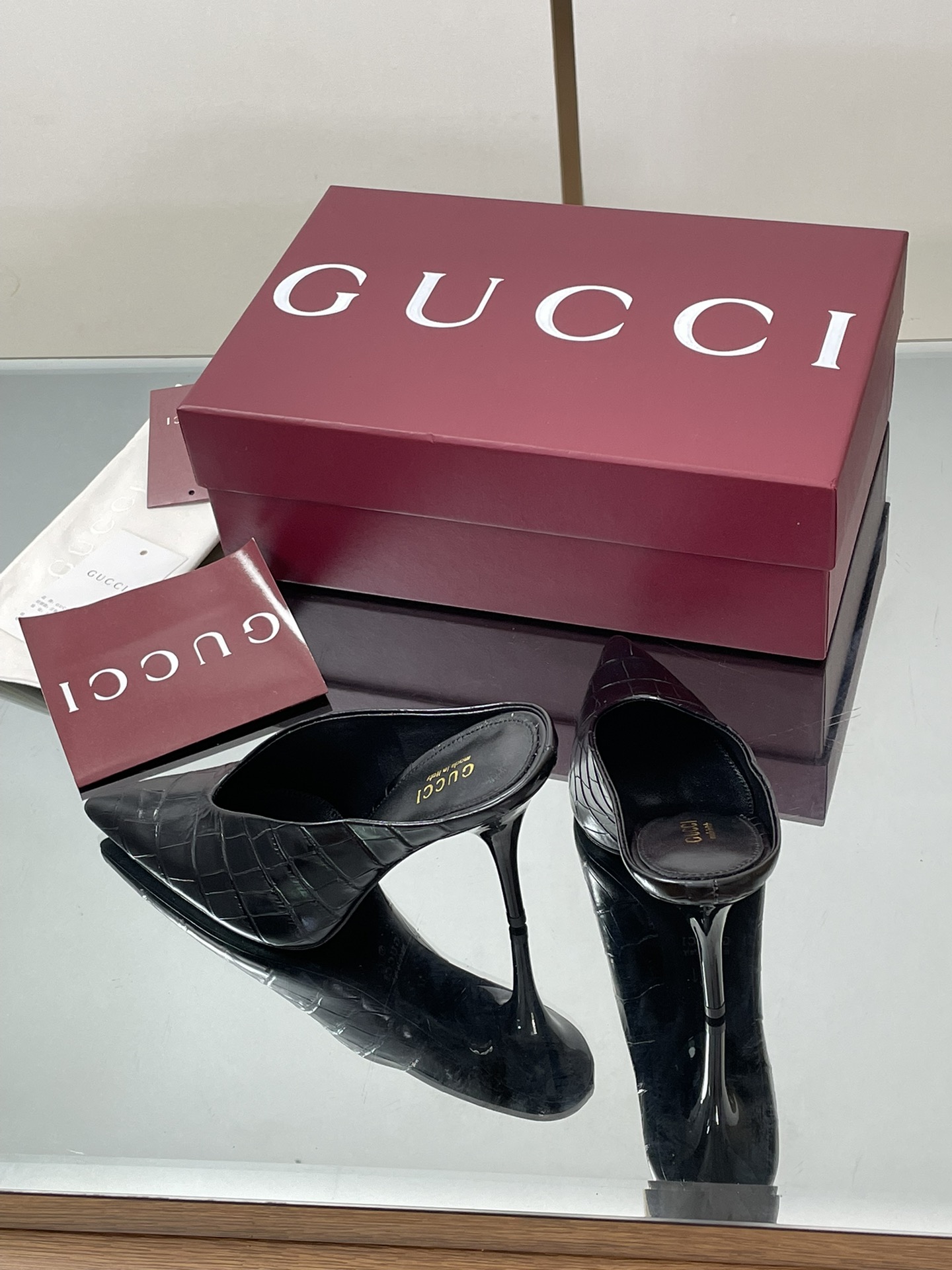 GUCCI グッチ レディース スリッポン 高級本革 ポインテッドトゥ 黒色 - 画像 6