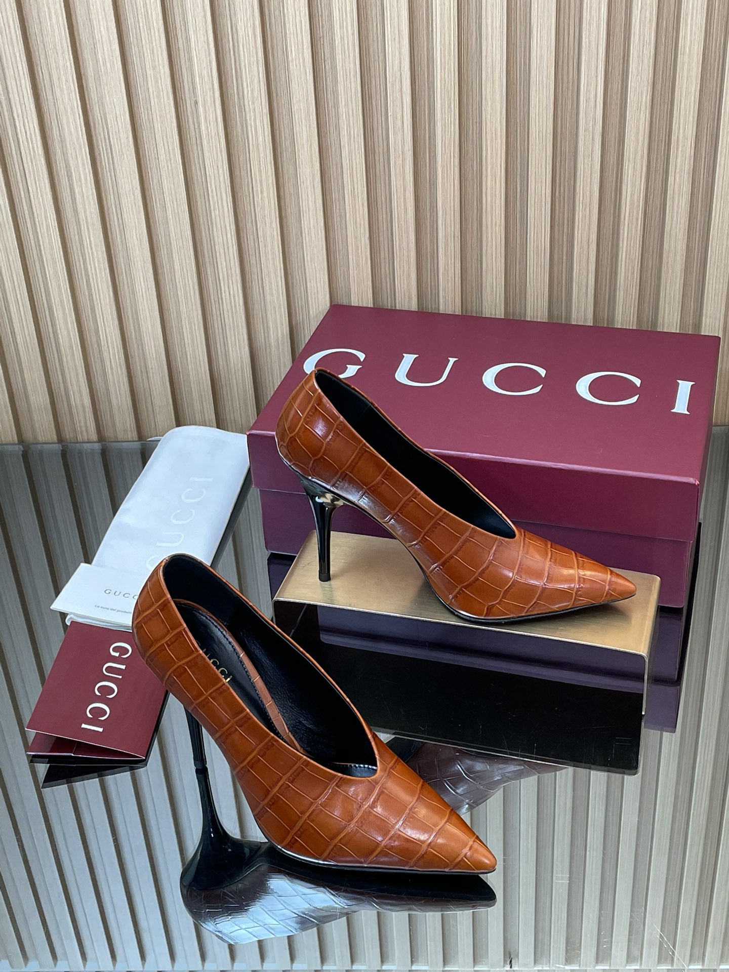 GUCCI グッチ フラットシューズ 本革 通勤 ブラック