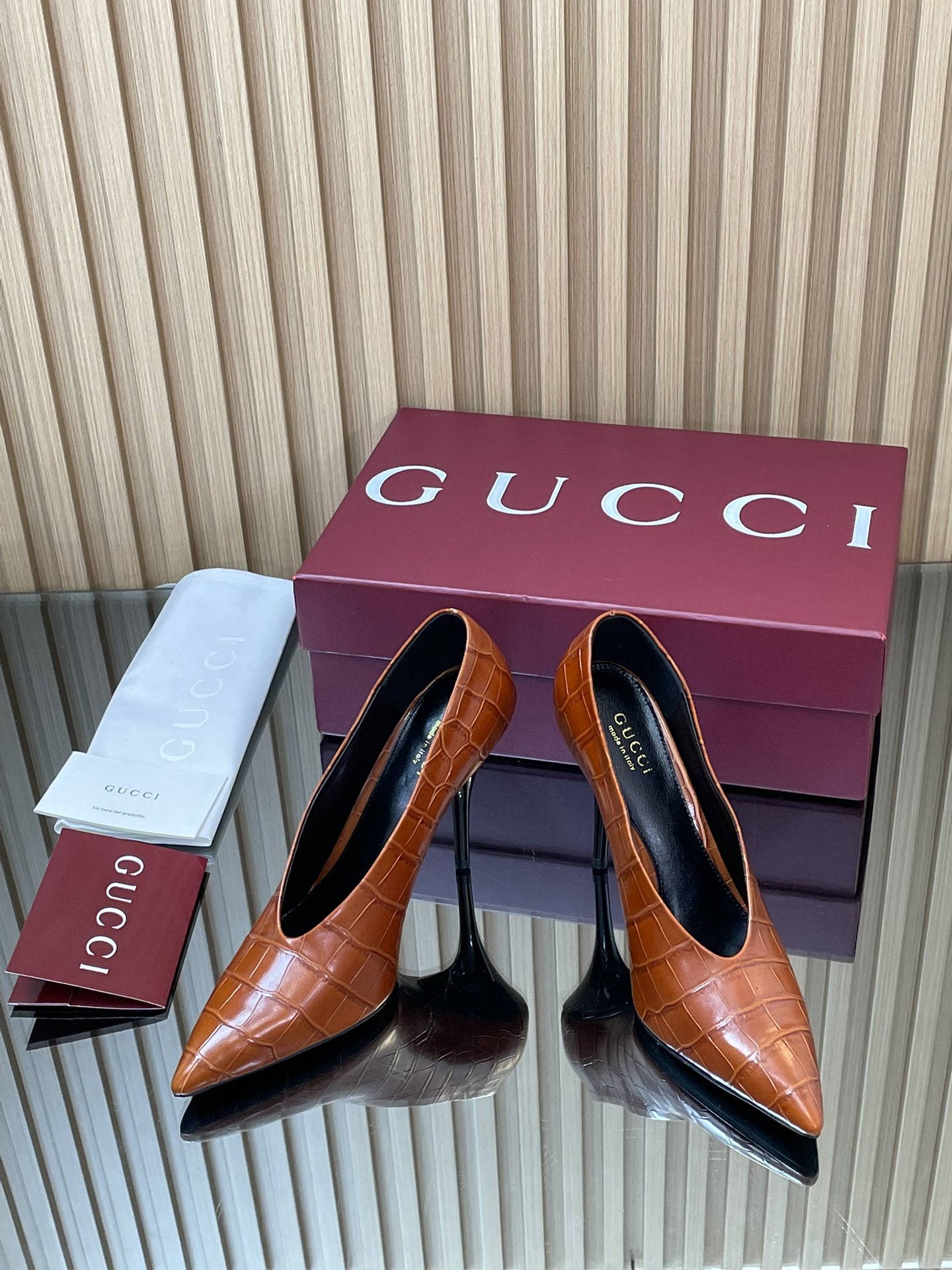 GUCCI グッチ フラットシューズ 本革 通勤 ブラック - 画像 2