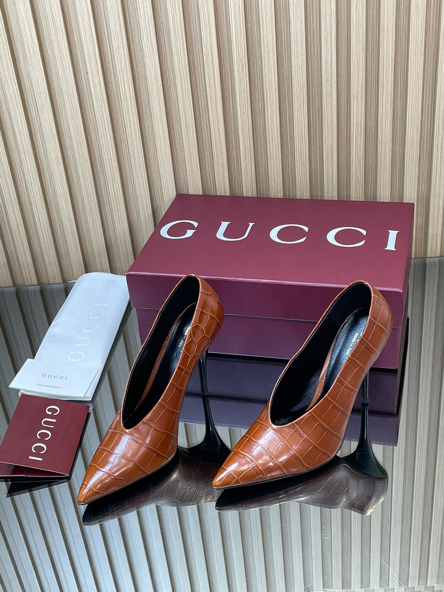 GUCCI グッチ フラットシューズ 本革 通勤 ブラック - 画像 3