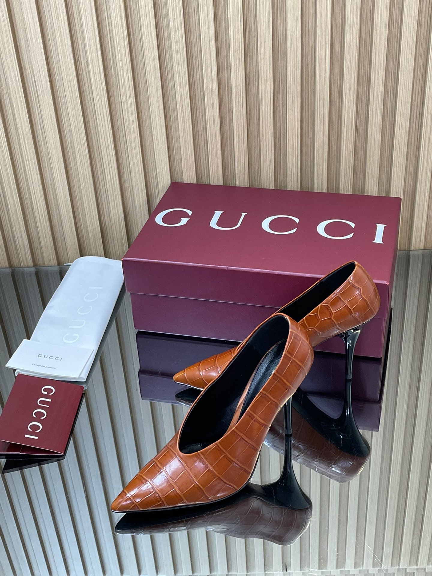 GUCCI グッチ フラットシューズ 本革 通勤 ブラック - 画像 4