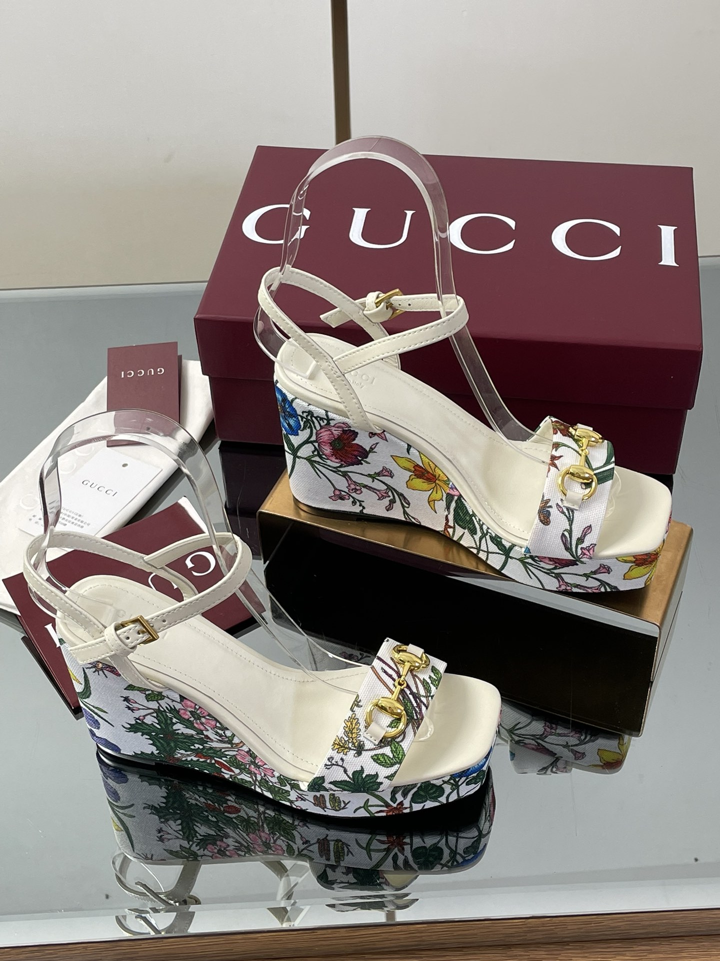 GUCCI グッチ フラットシューズ フラワー柄 シューズ サンダル フラット サンダル ハイヒール 花柄 38サイズ 551545