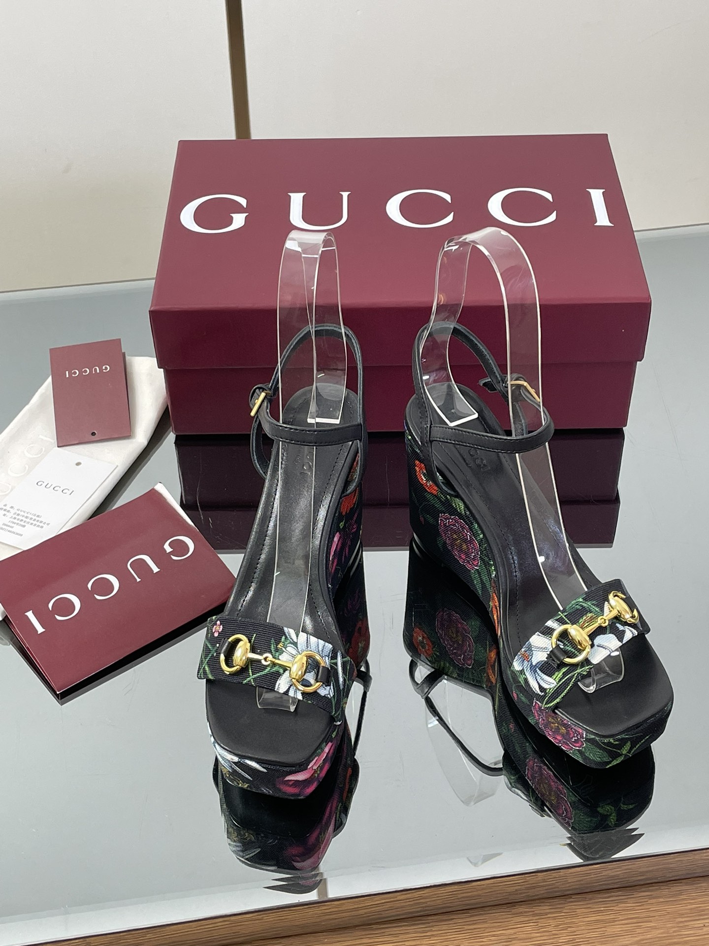 GUCCI グッチ フラットシューズ 花柄 レディース ブラック - 画像 2