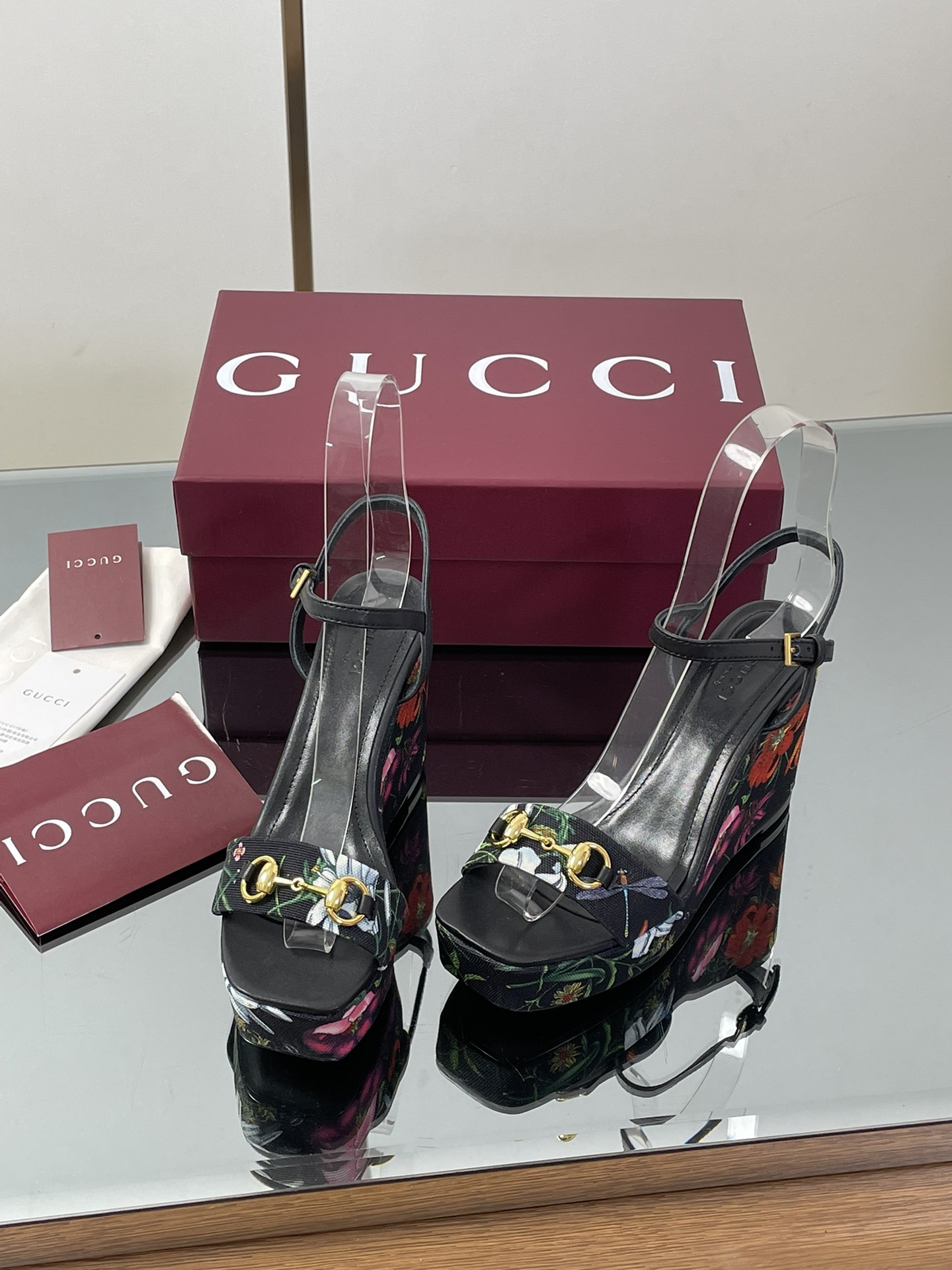 GUCCI グッチ フラットシューズ 花柄 レディース ブラック - 画像 3