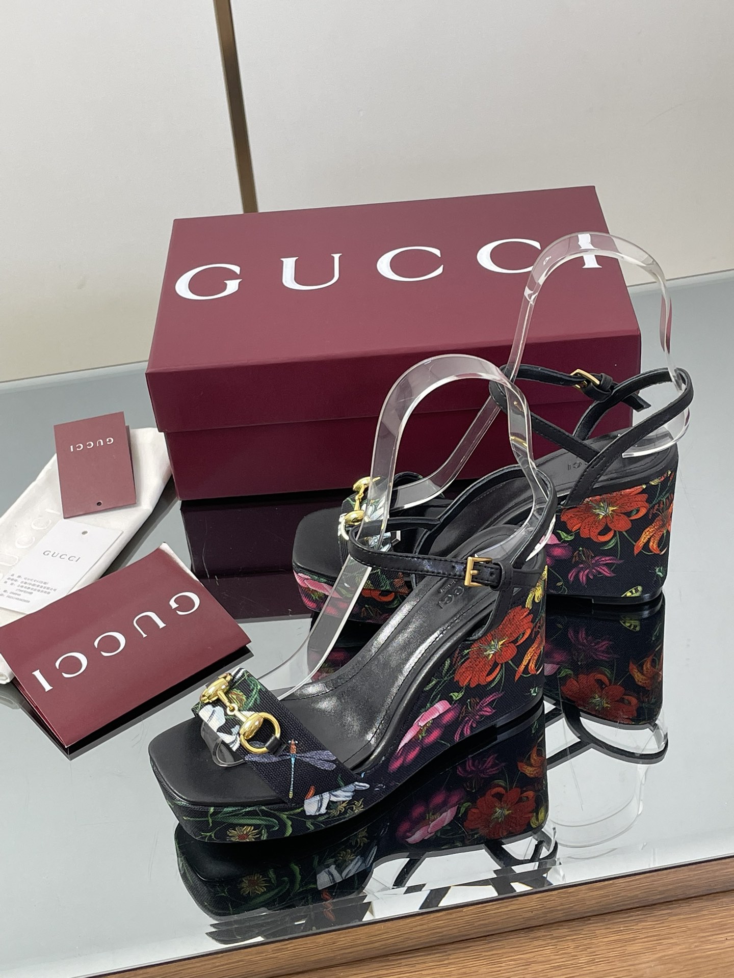 GUCCI グッチ フラットシューズ 花柄 レディース ブラック - 画像 4