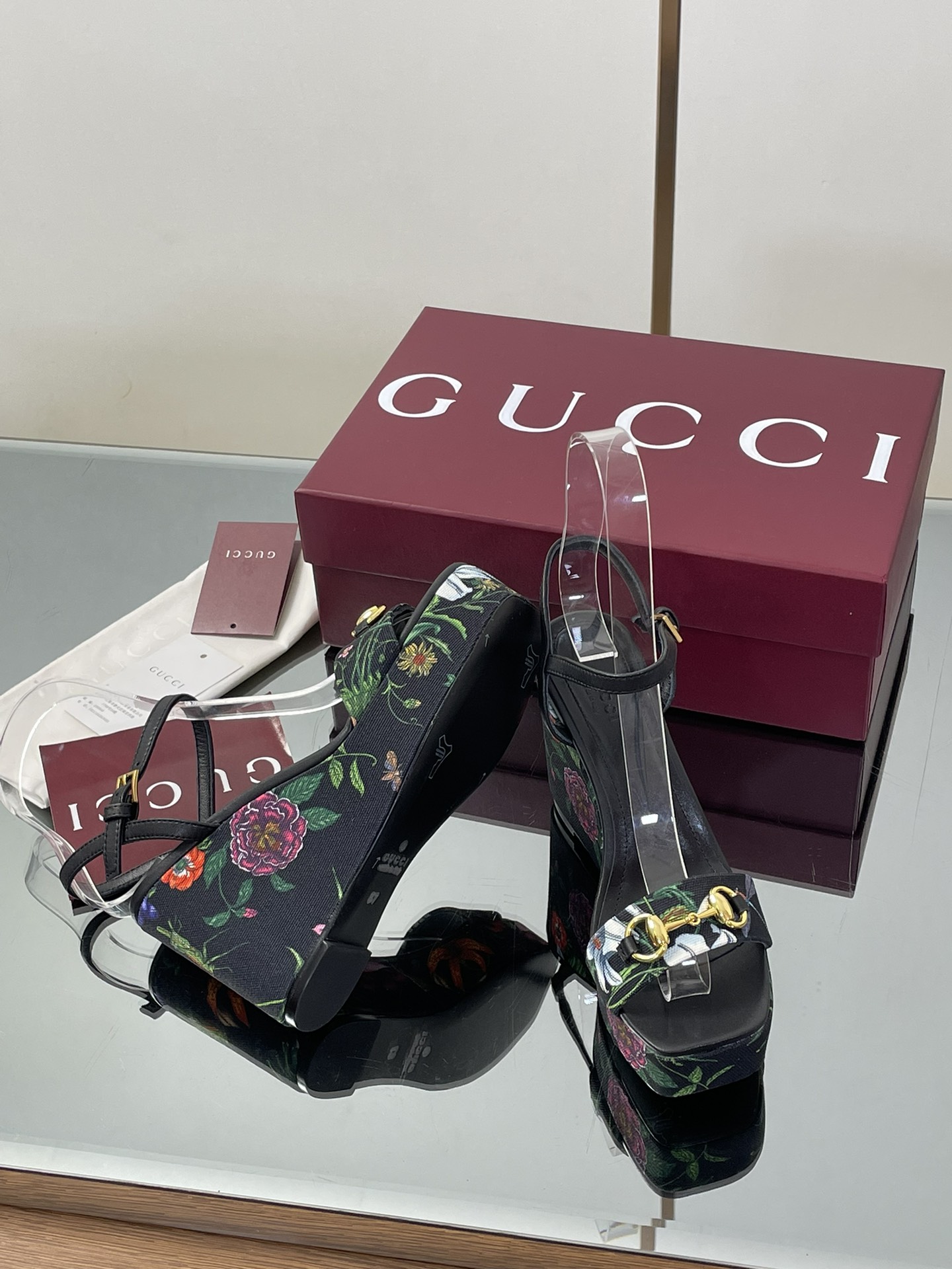 GUCCI グッチ フラットシューズ 花柄 レディース ブラック - 画像 8