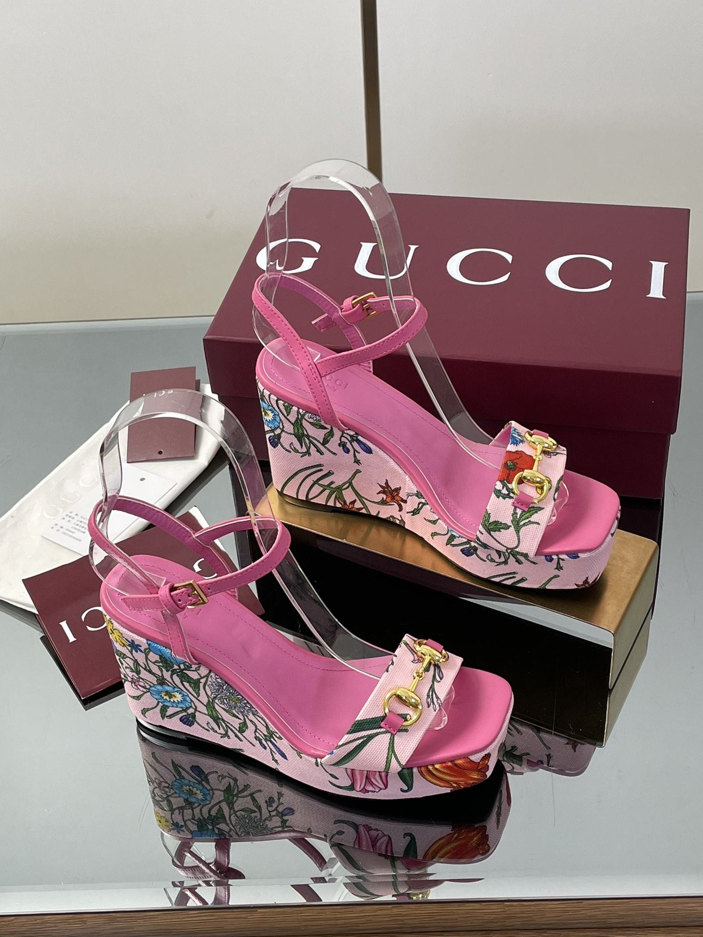 GUCCI グッチ フラットシューズ 北欧風 シルク ピンク