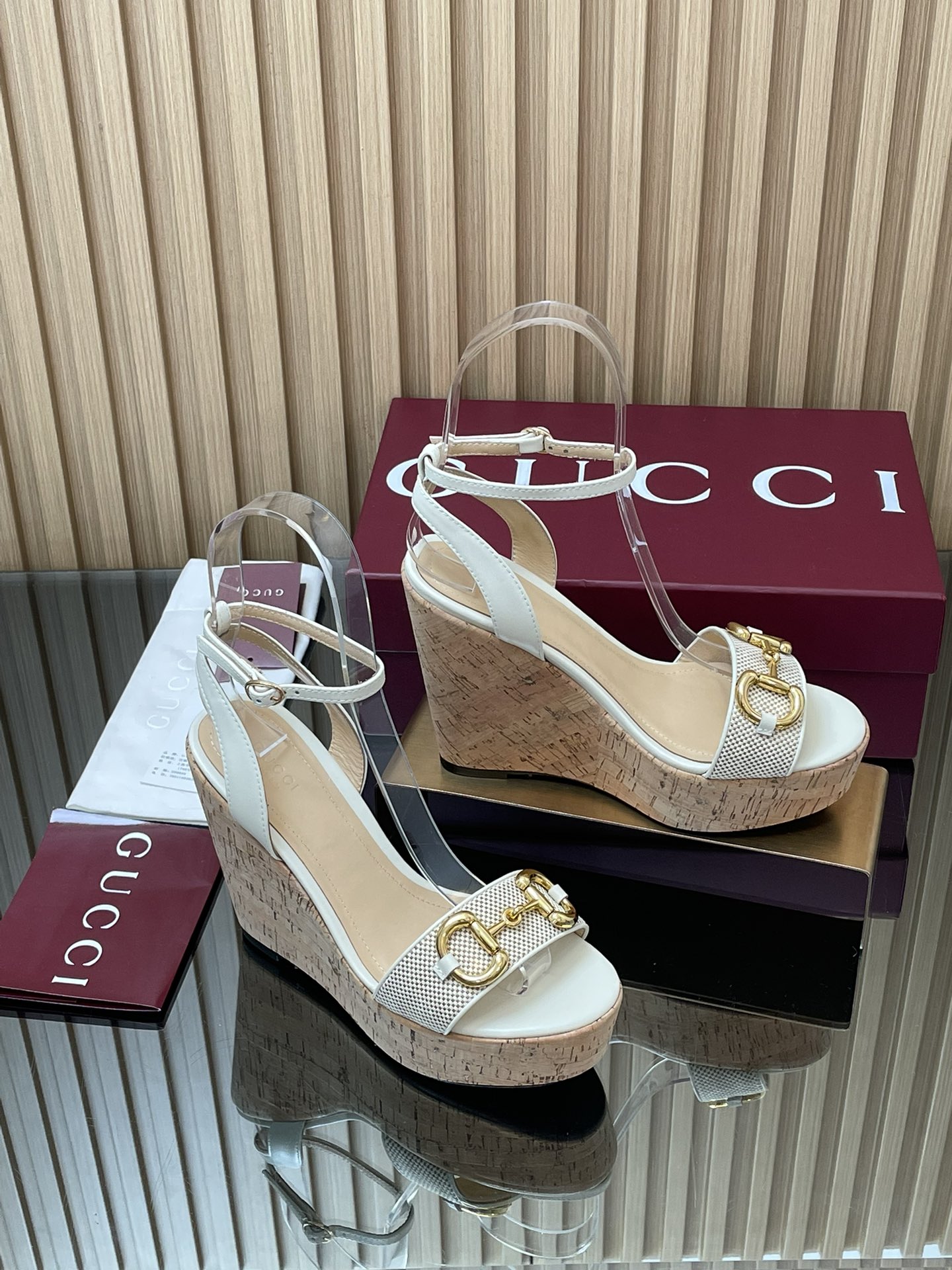 GUCCI グッチ フラットシューズ 本革 軽量 シェル型ヒール ブラック