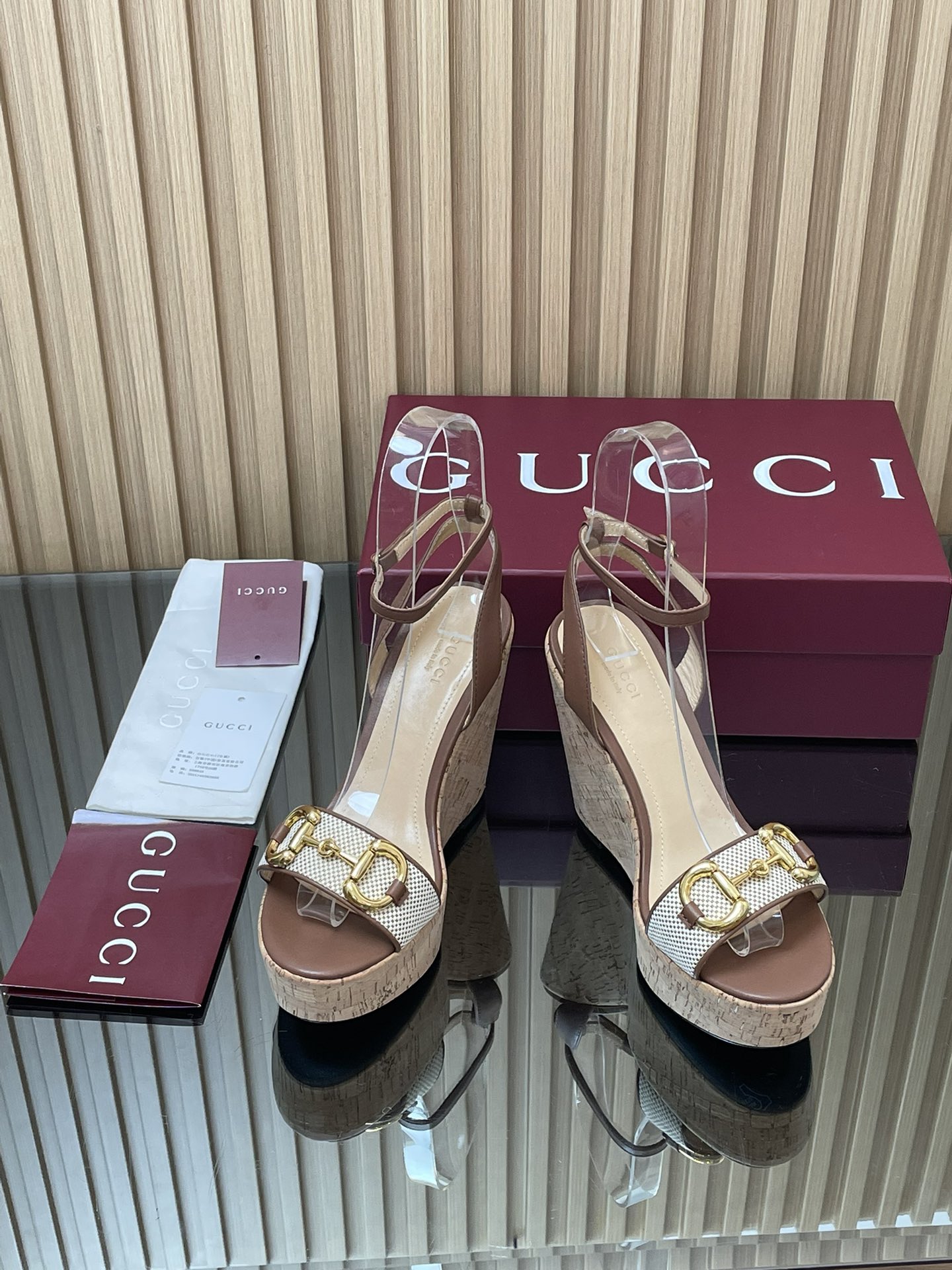 GUCCI グッチ ウェッジサンダル 本革 フラットヒール シューズ ブラック - 画像 2
