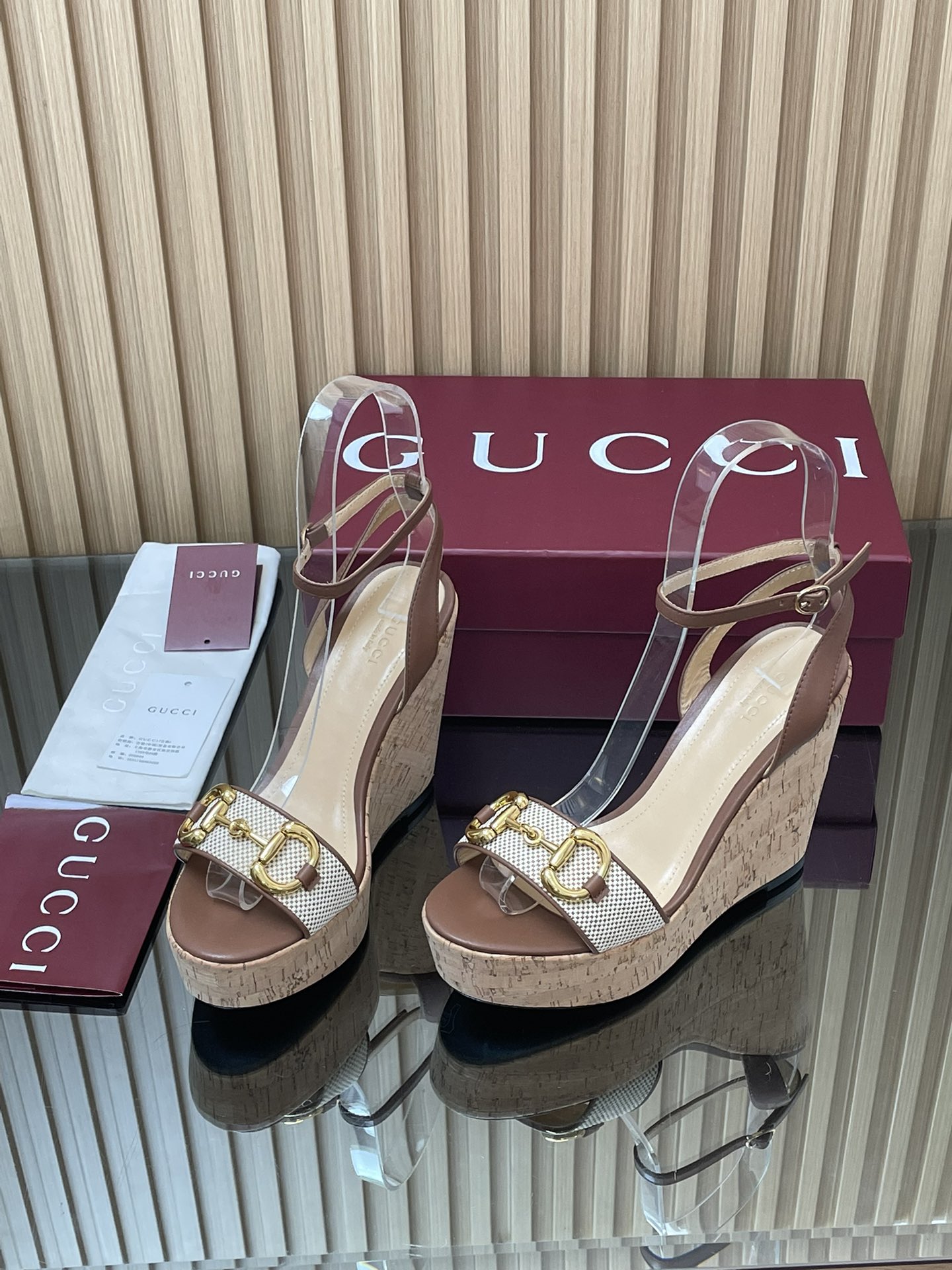 GUCCI グッチ ウェッジサンダル 本革 フラットヒール シューズ ブラック - 画像 3