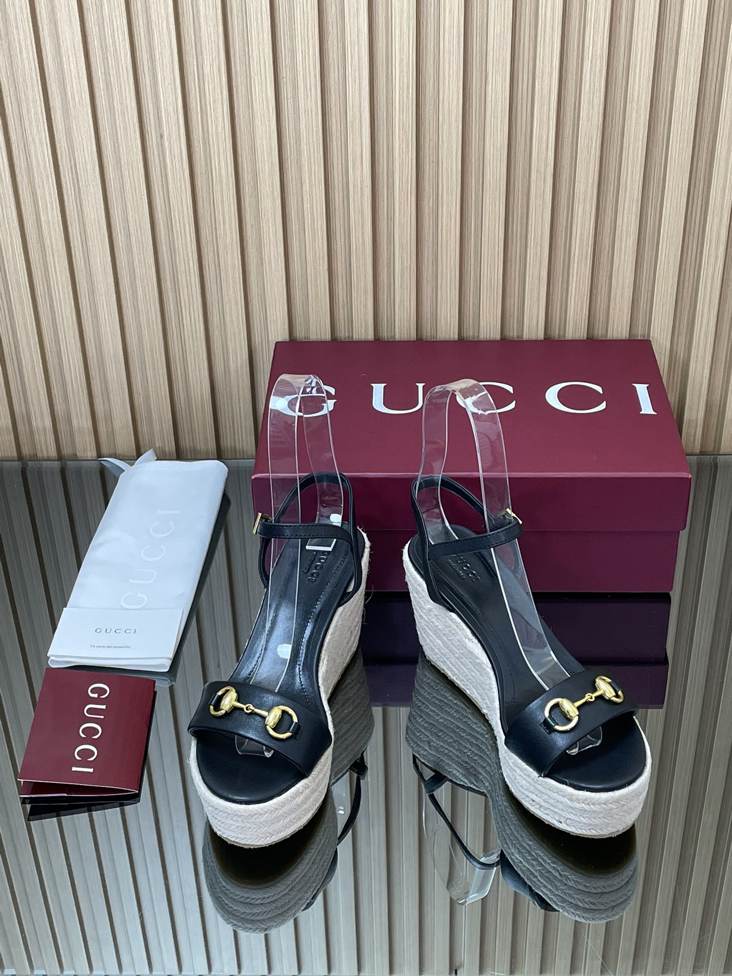 GUCCI グッチ フラットシューズ 本革 軽量 ブラック - 画像 2