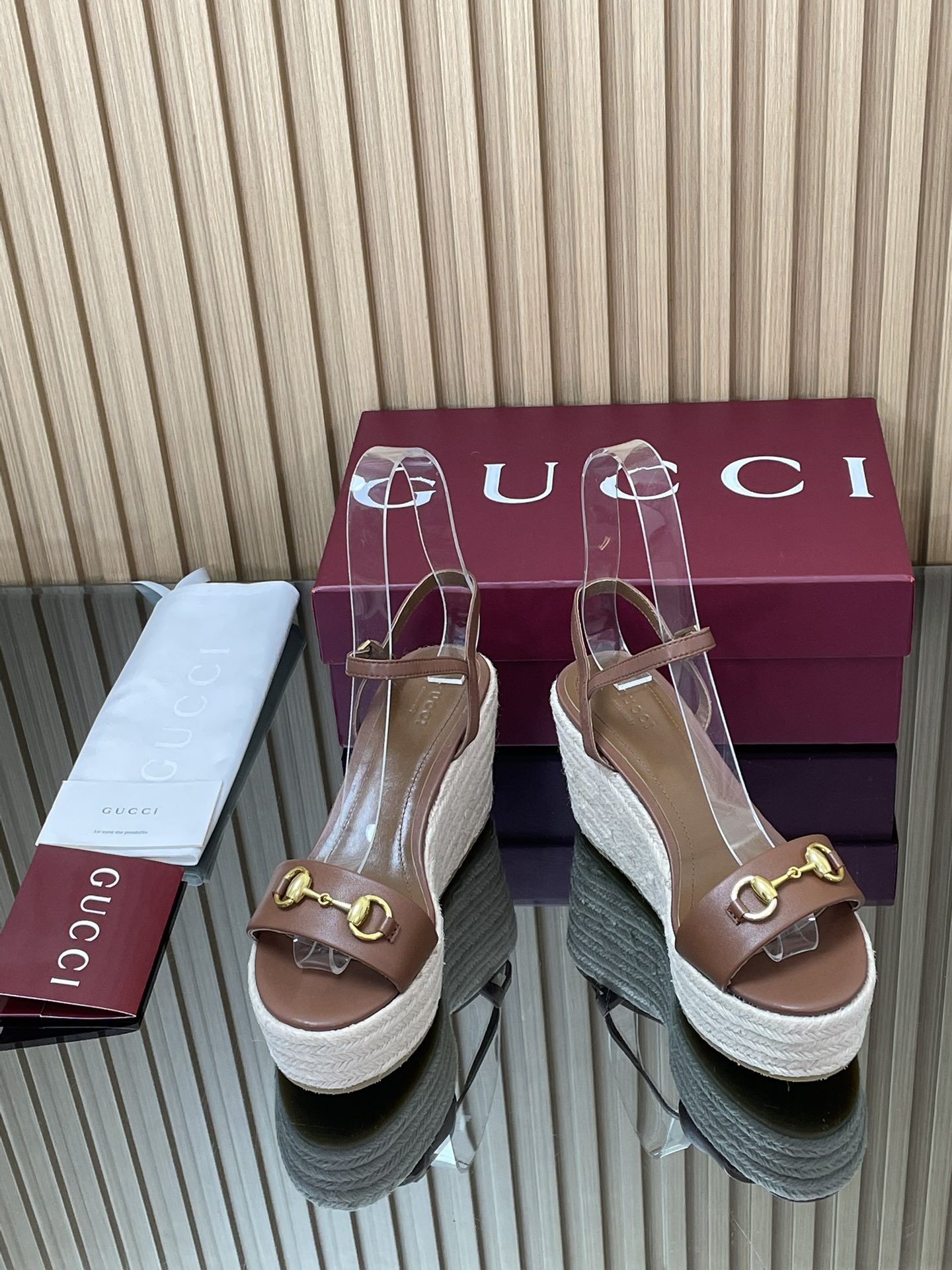 GUCCI グッチ フラットシューズ 本革 軽量 ブラック - 画像 2