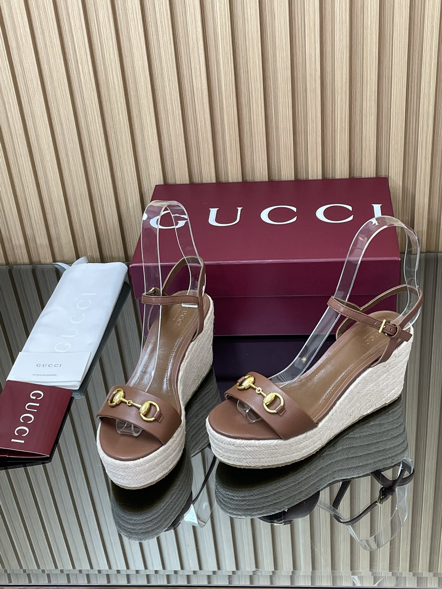 GUCCI グッチ フラットシューズ 本革 軽量 ブラック - 画像 3