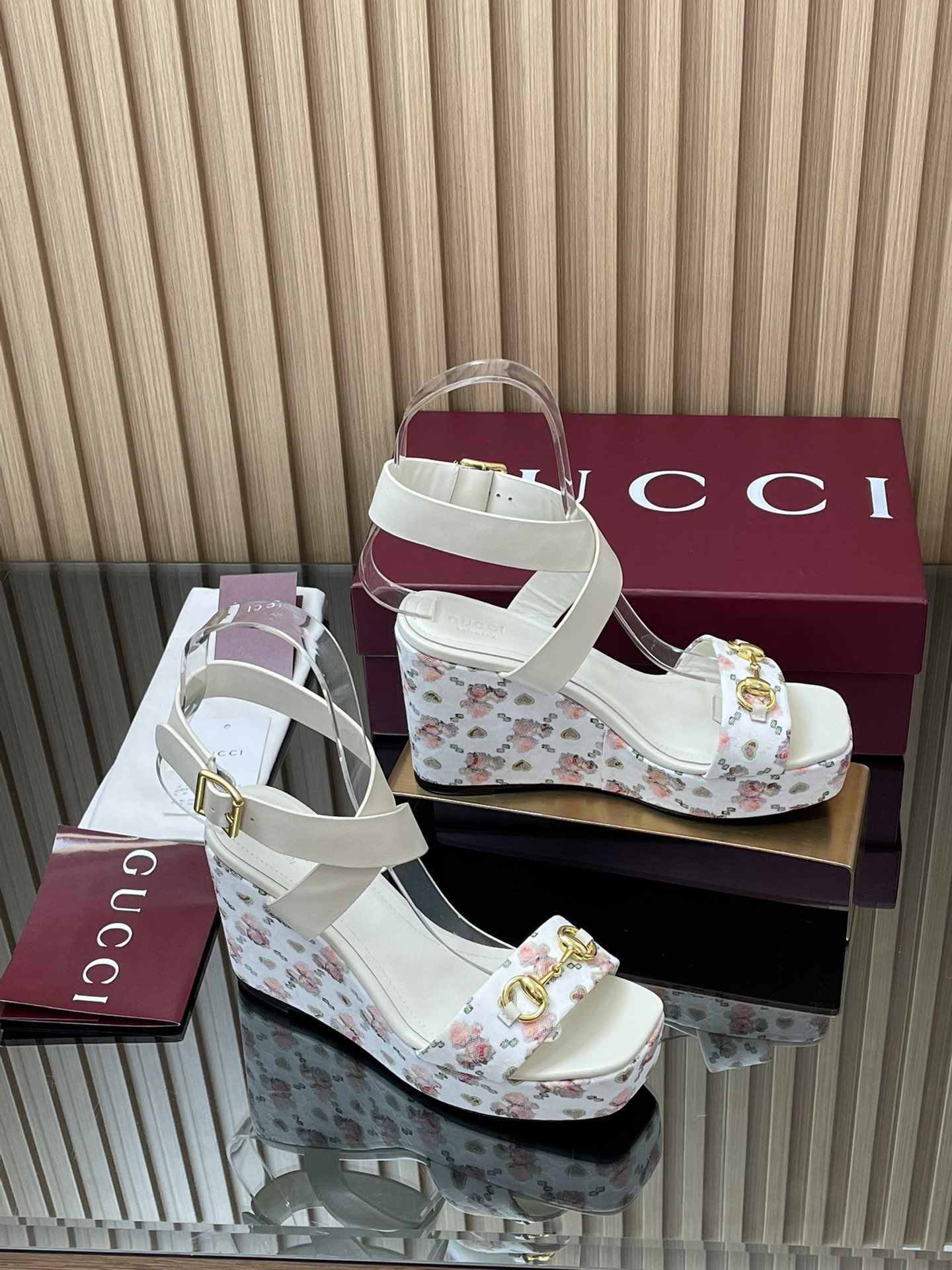 GUCCI グッチ フラットシューズ フラワー柄 シルク 通勤 全1色