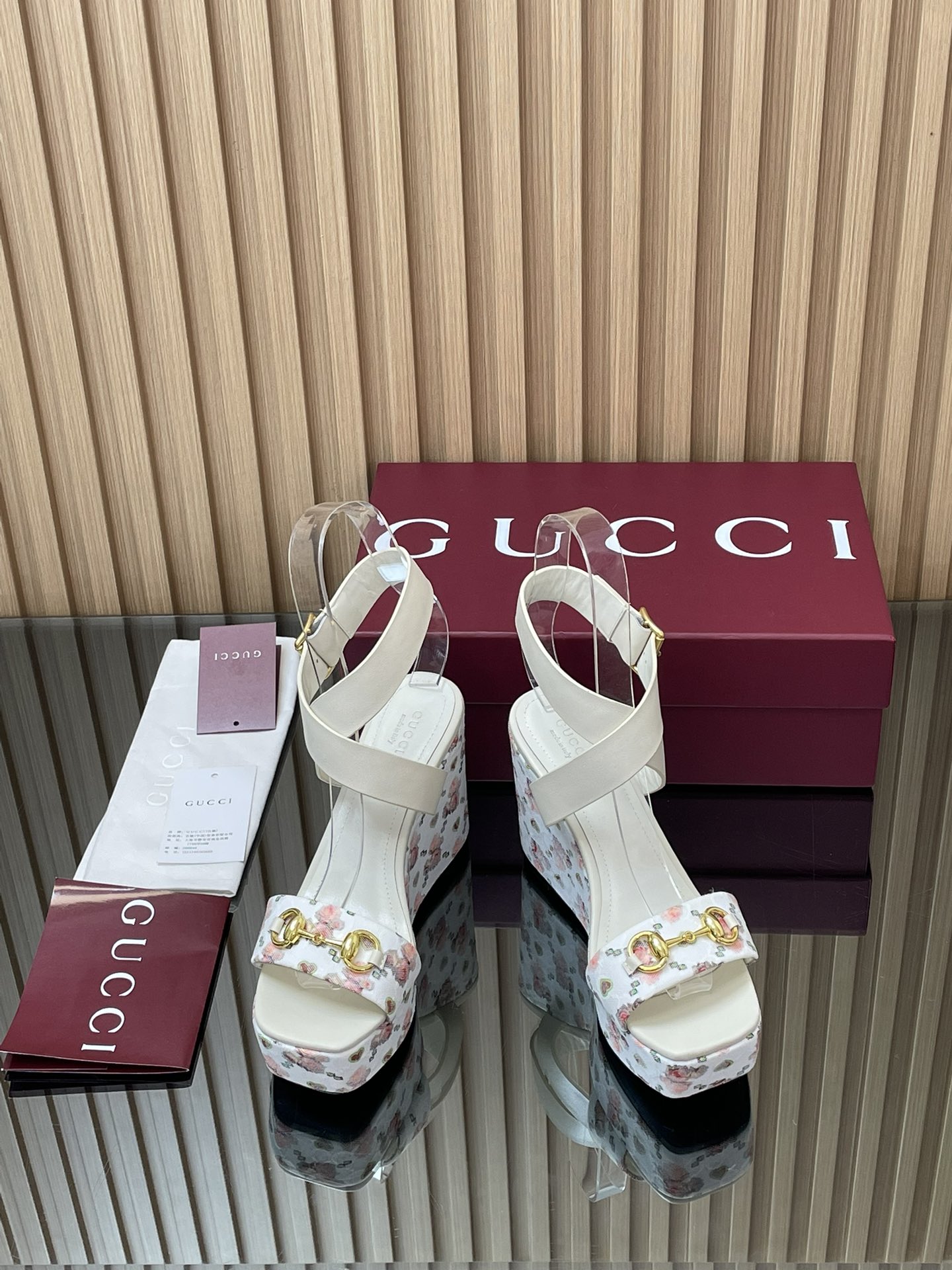 GUCCI グッチ フラットシューズ フラワー柄 シルク 通勤 全1色 - 画像 2