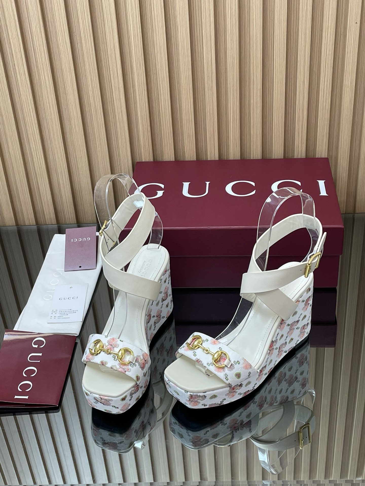 GUCCI グッチ フラットシューズ フラワー柄 シルク 通勤 全1色 - 画像 3