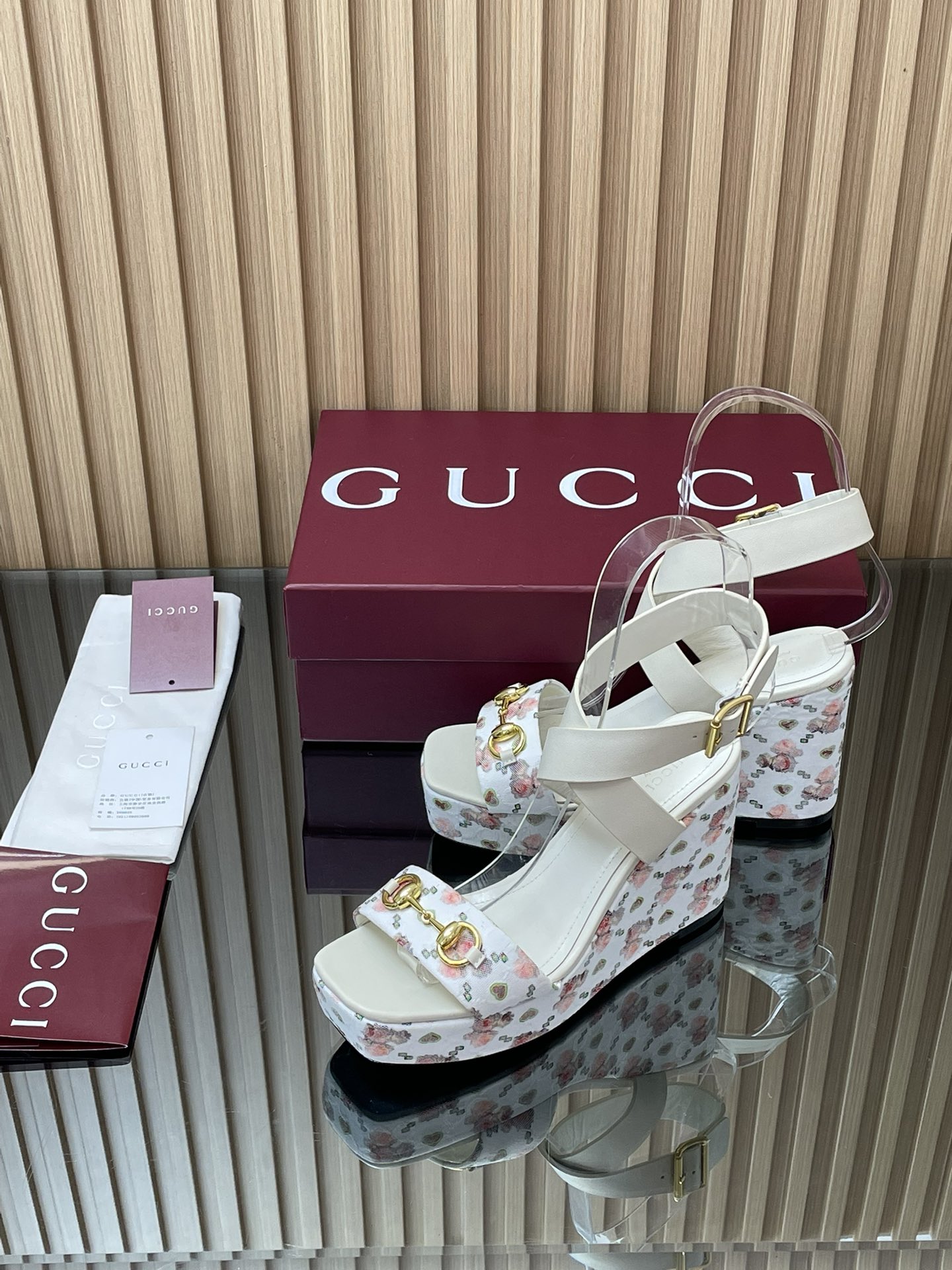 GUCCI グッチ フラットシューズ フラワー柄 シルク 通勤 全1色 - 画像 4