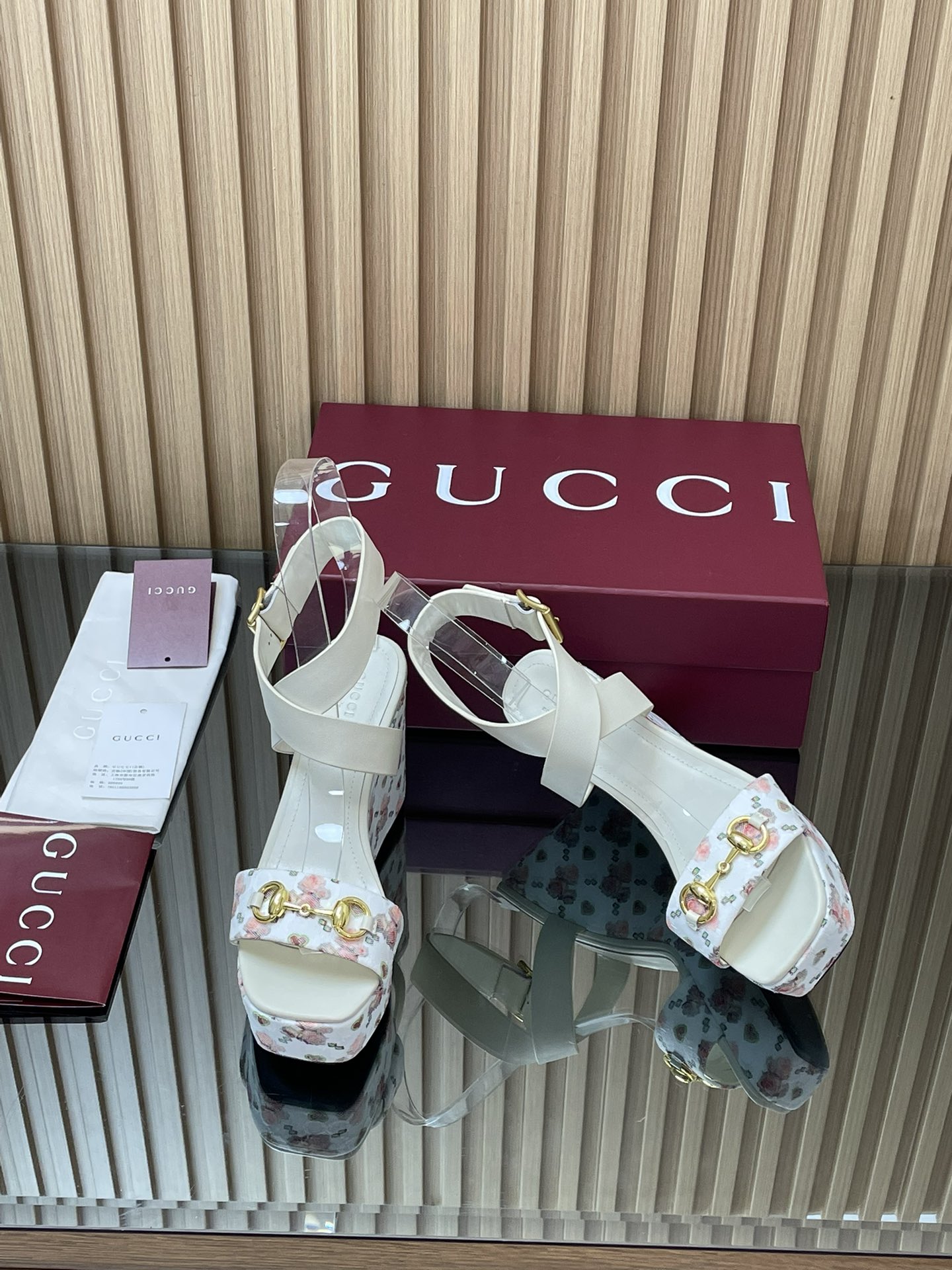 GUCCI グッチ フラットシューズ フラワー柄 シルク 通勤 全1色 - 画像 7