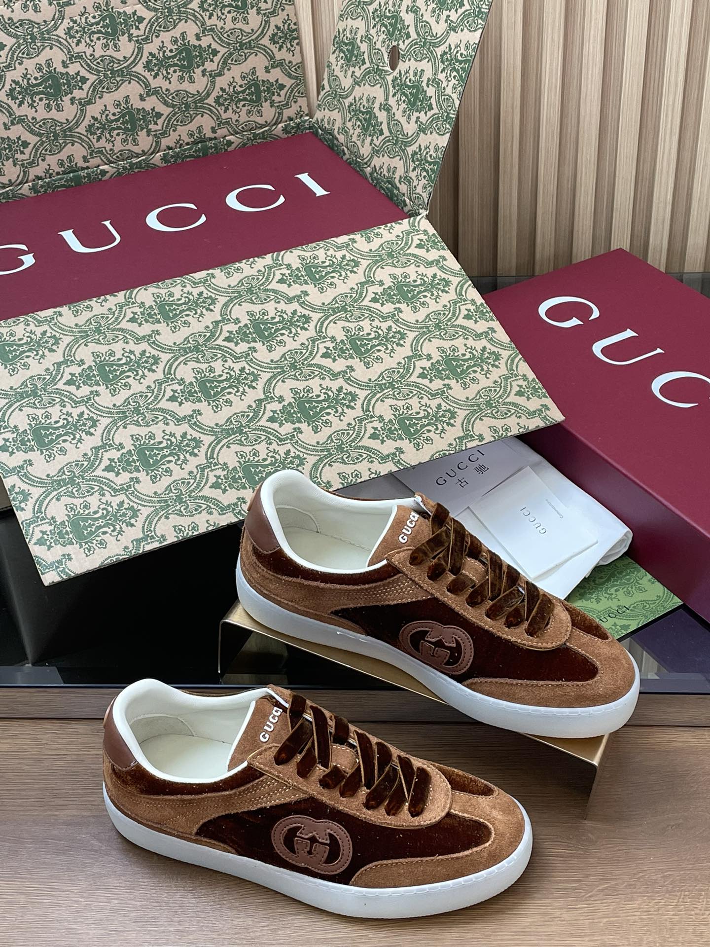 GUCCI グッチ ローカットスニーカー 本革 軽量 ブラック