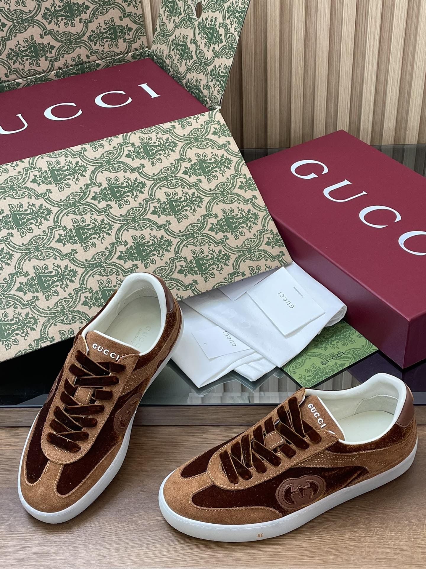 GUCCI グッチ ローカットスニーカー 本革 軽量 ブラック - 画像 3